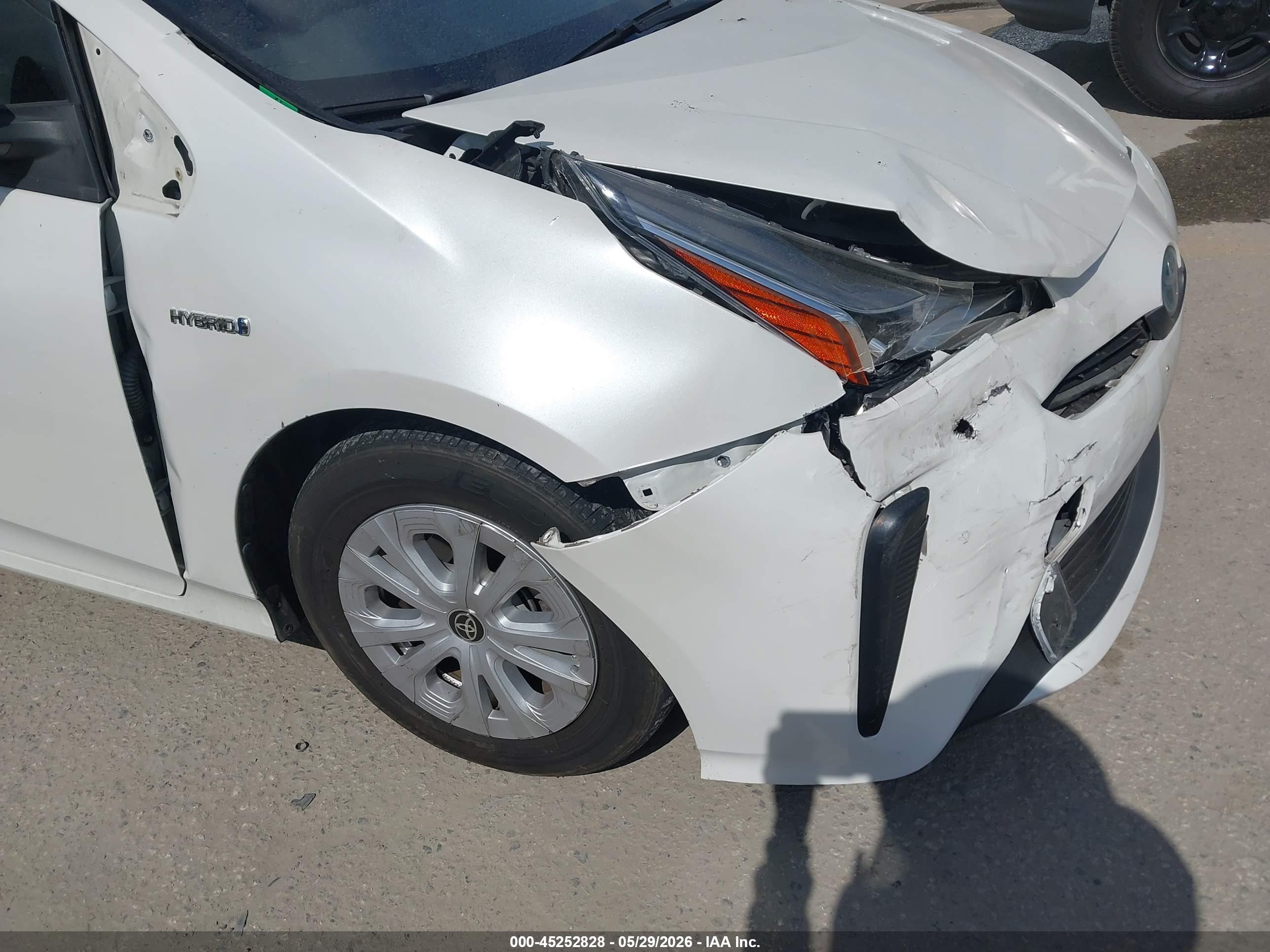 2020 Toyota Prius L Eco White vin: JTDKARFU2L3116730