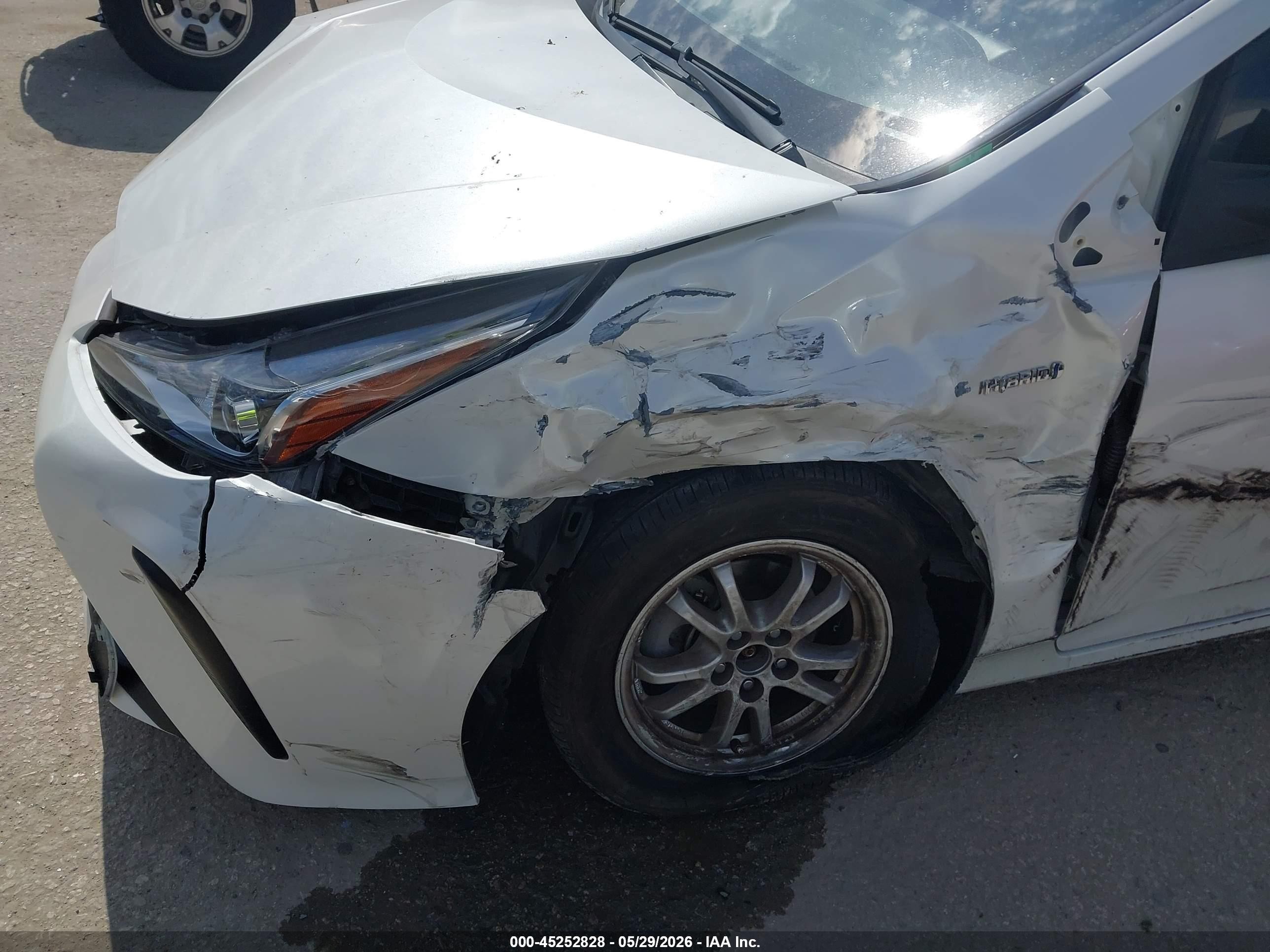 2020 Toyota Prius L Eco White vin: JTDKARFU2L3116730
