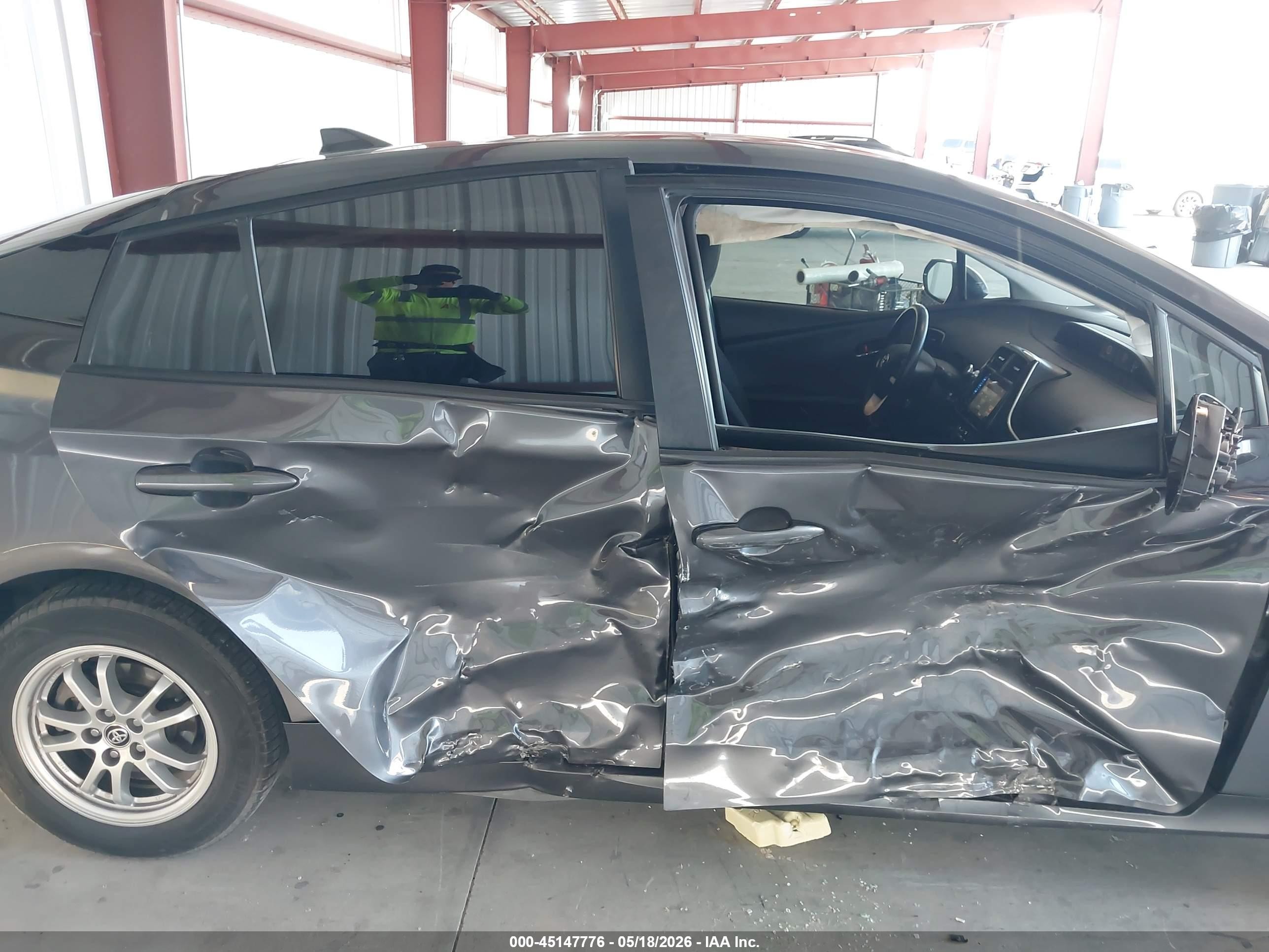 2016 Toyota Prius Three Серый vin: JTDKARFU4G3012925