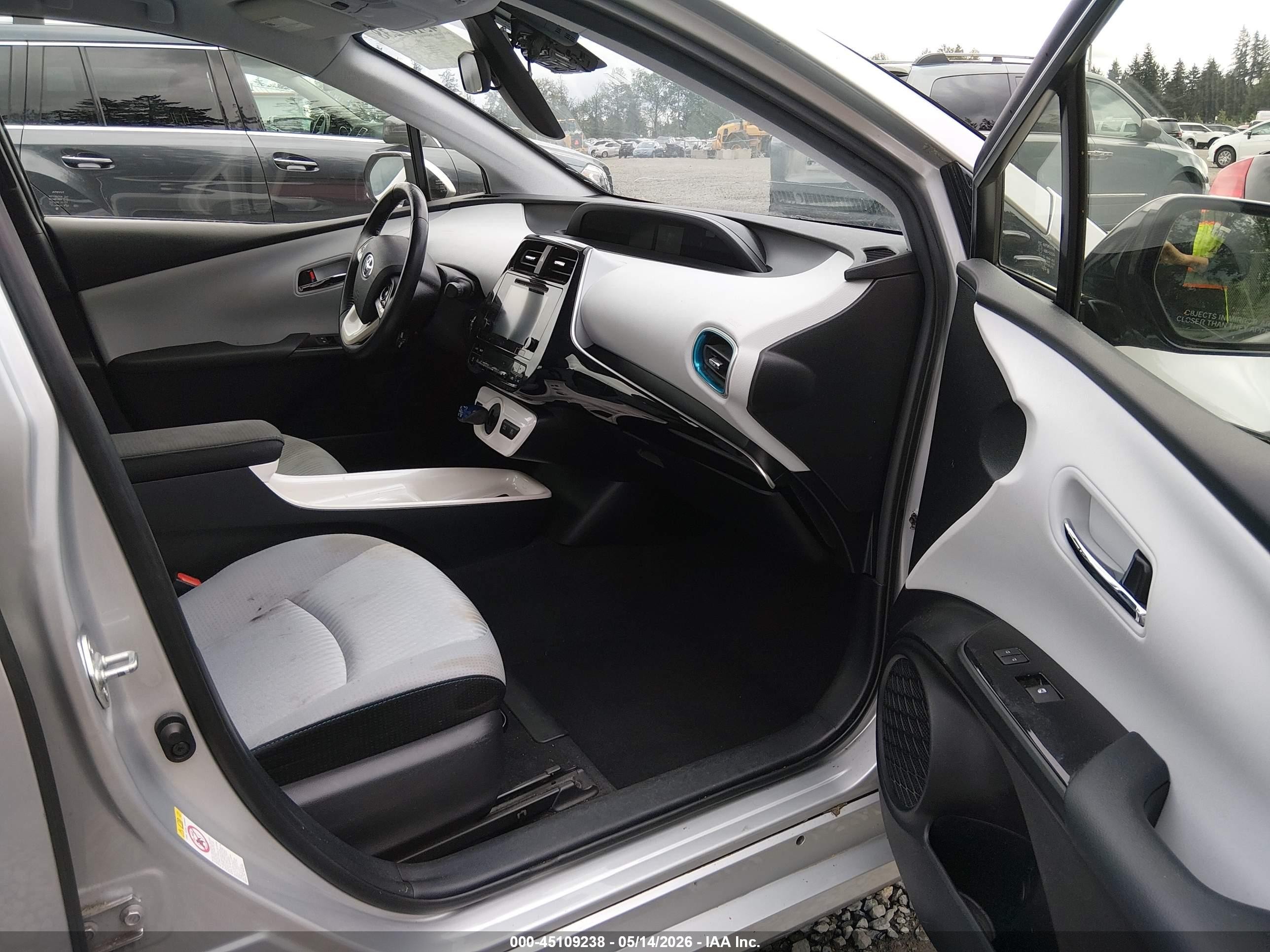 2017 Toyota Prius Three Silver vin: JTDKARFU6H3039383