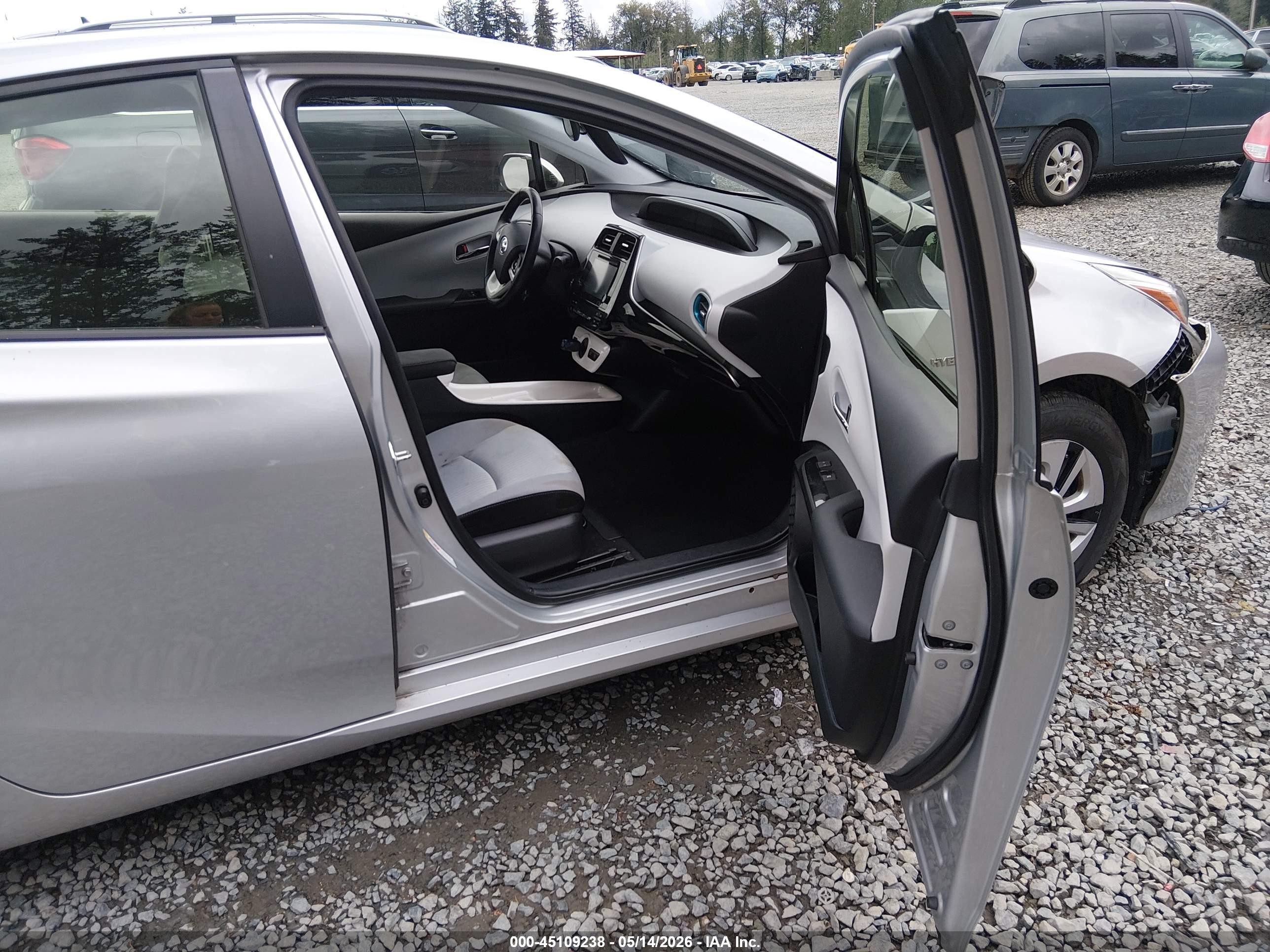 2017 Toyota Prius Three Silver vin: JTDKARFU6H3039383