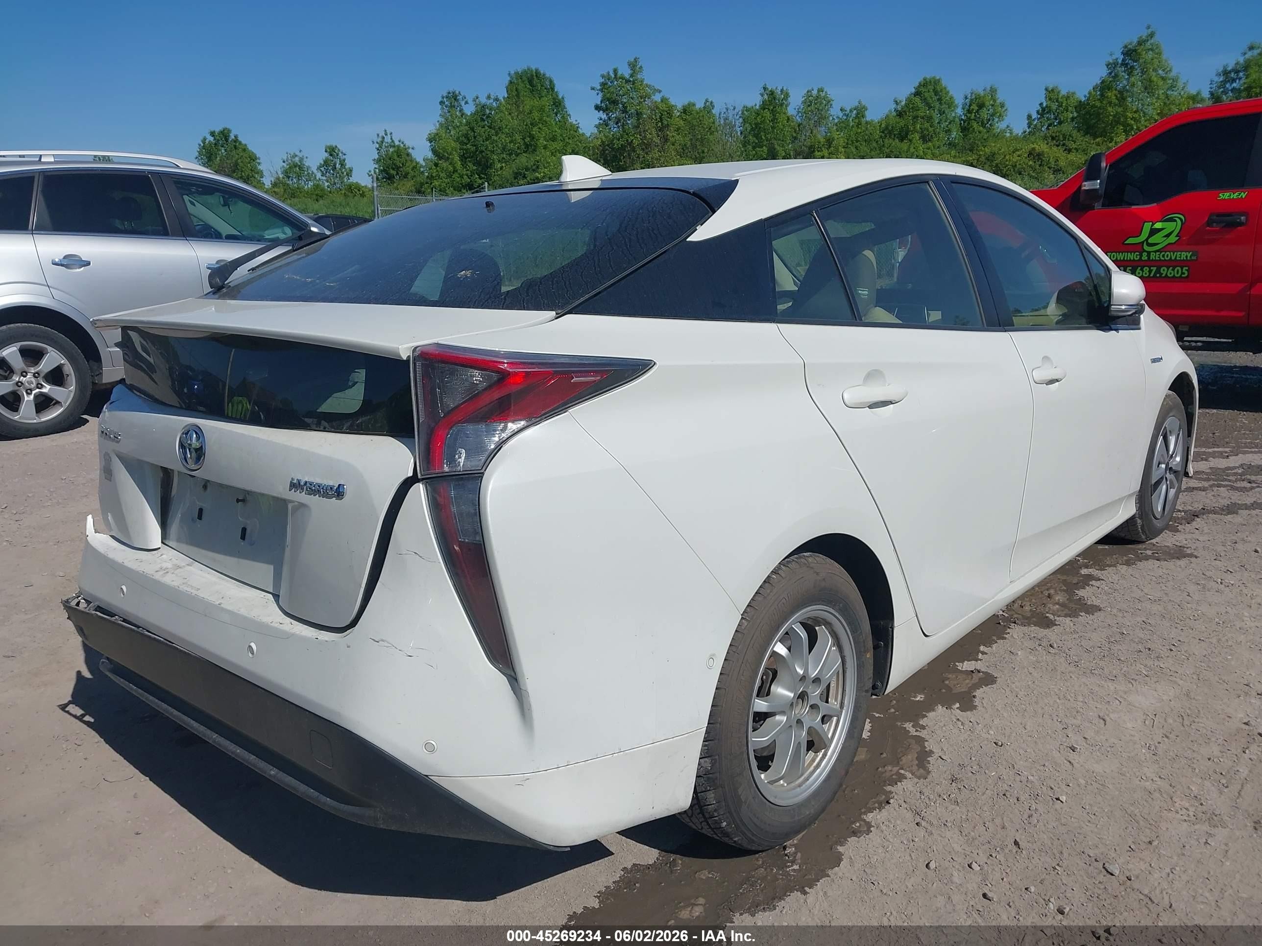 2017 Toyota Prius Three White vin: JTDKARFU6H3045667