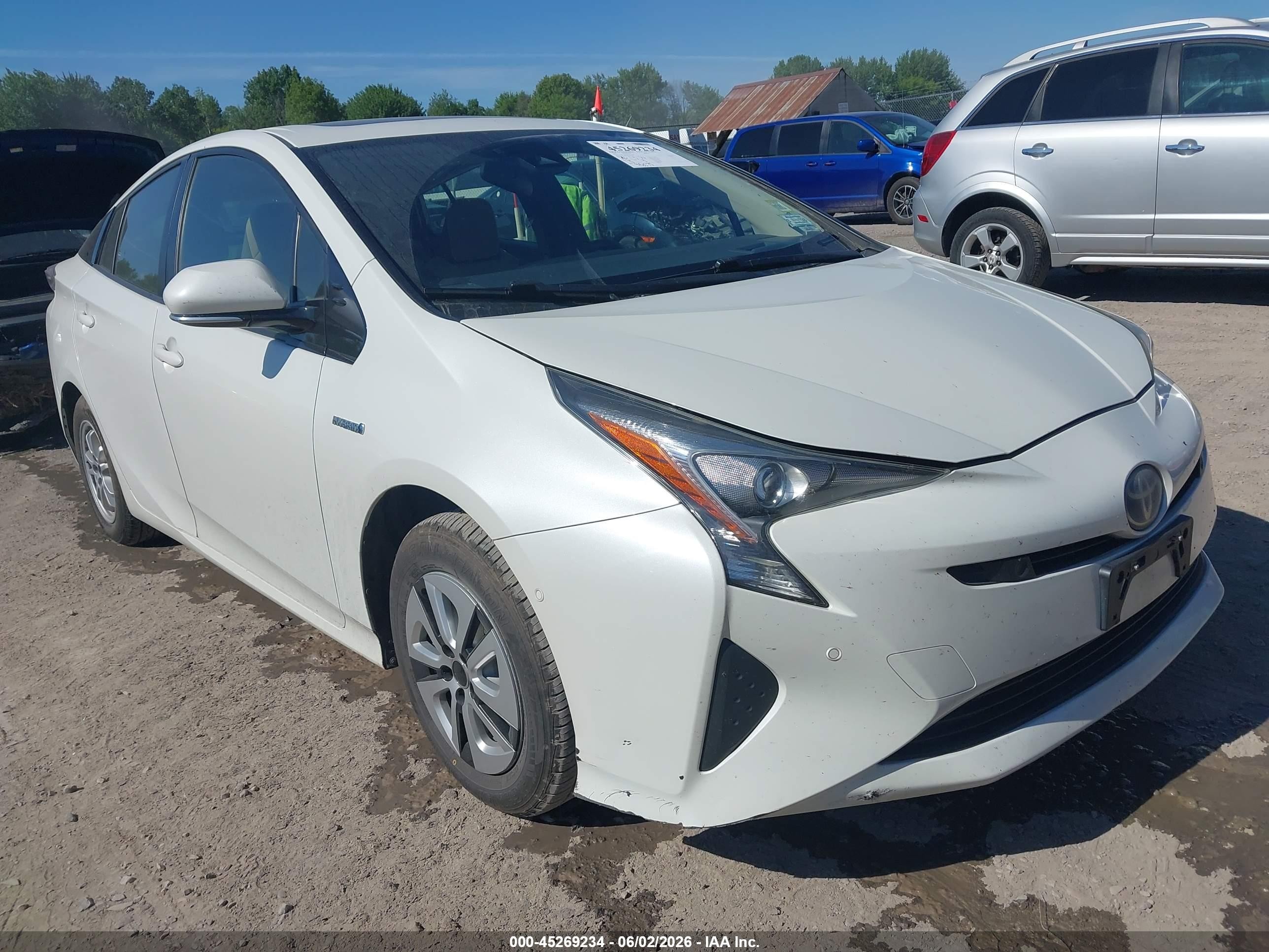2017 Toyota Prius Three White vin: JTDKARFU6H3045667