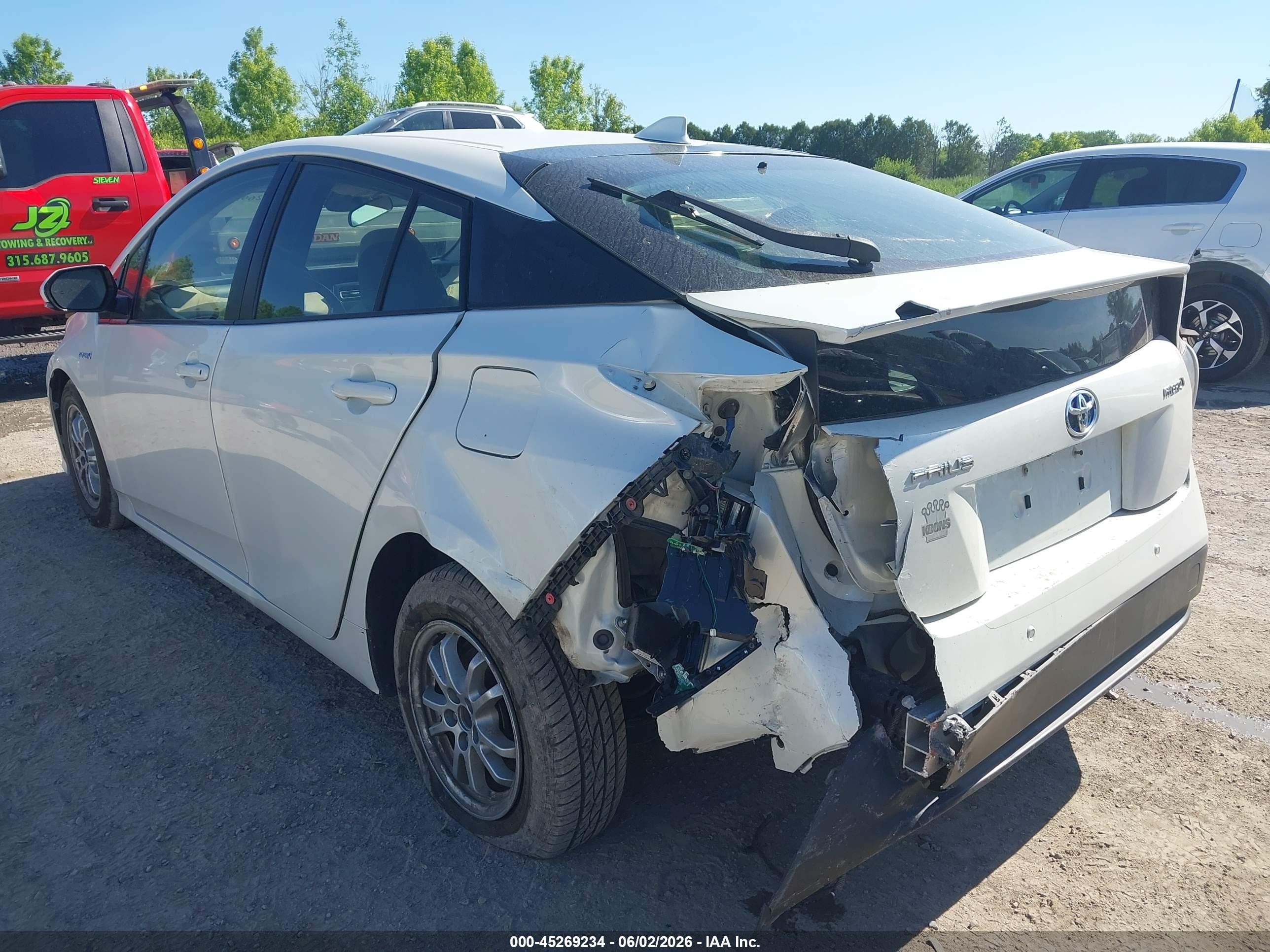 2017 Toyota Prius Three White vin: JTDKARFU6H3045667