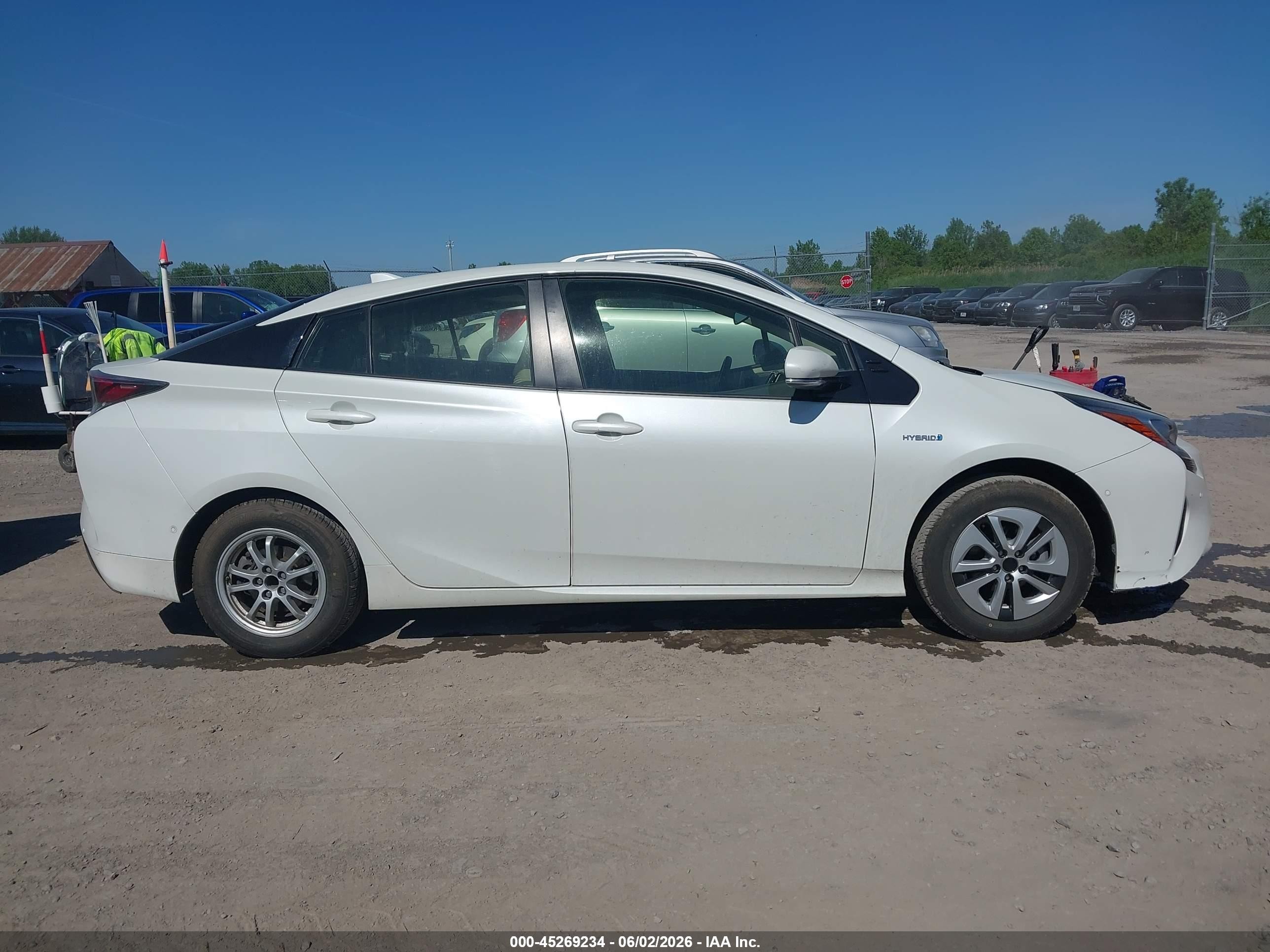 2017 Toyota Prius Three White vin: JTDKARFU6H3045667