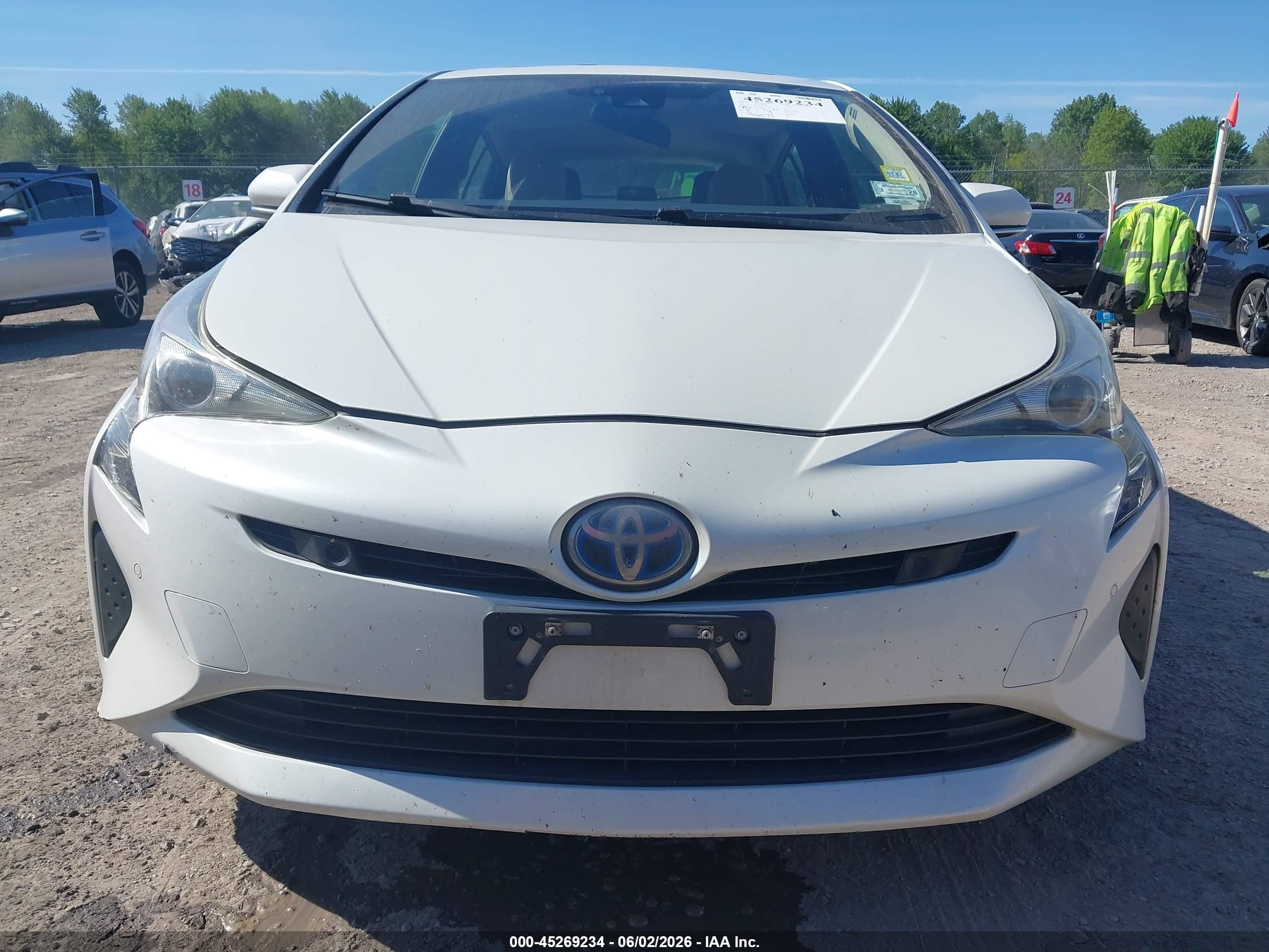 2017 Toyota Prius Three White vin: JTDKARFU6H3045667