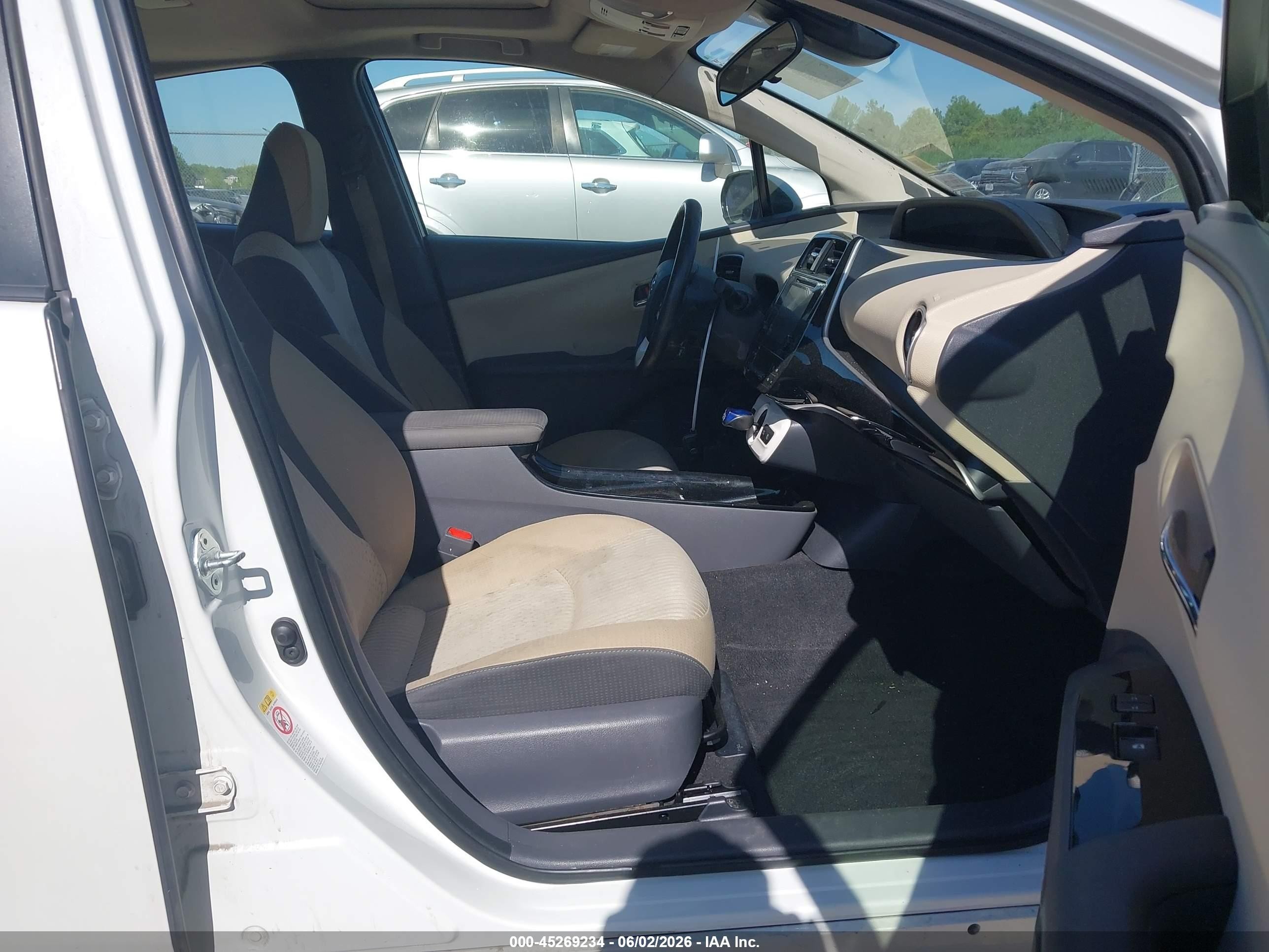 2017 Toyota Prius Three White vin: JTDKARFU6H3045667