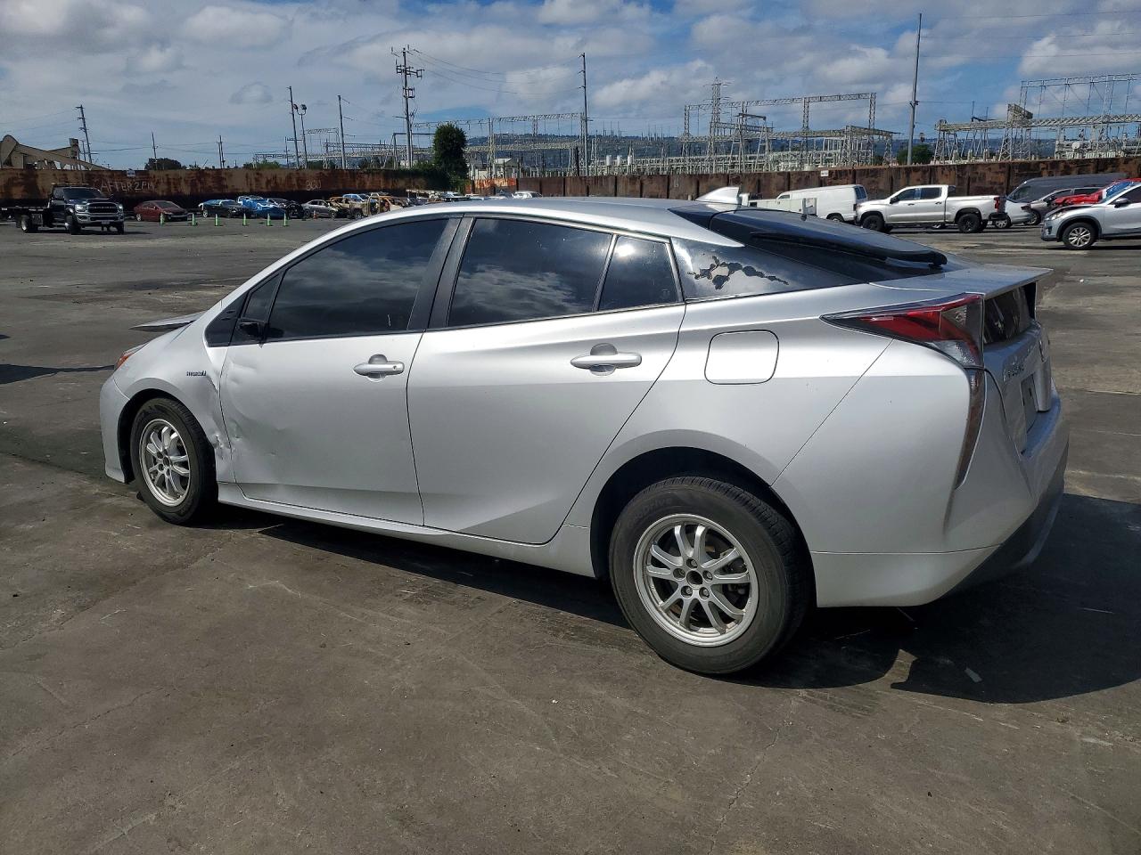 2016 Toyota Prius Four Серебряный vin: JTDKARFU8G3519276