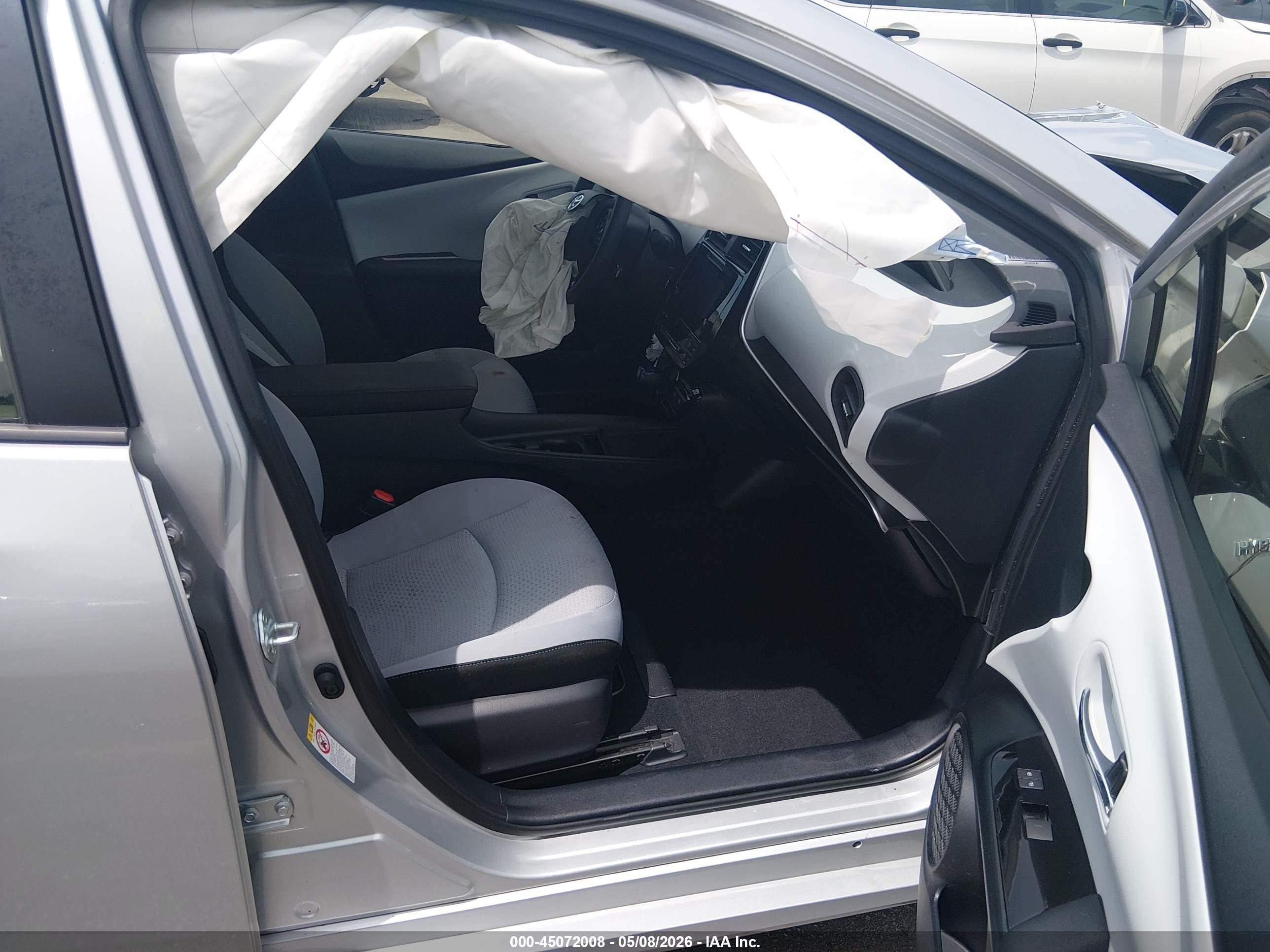 2019 Toyota Prius Le Silver vin: JTDKARFU8K3076359