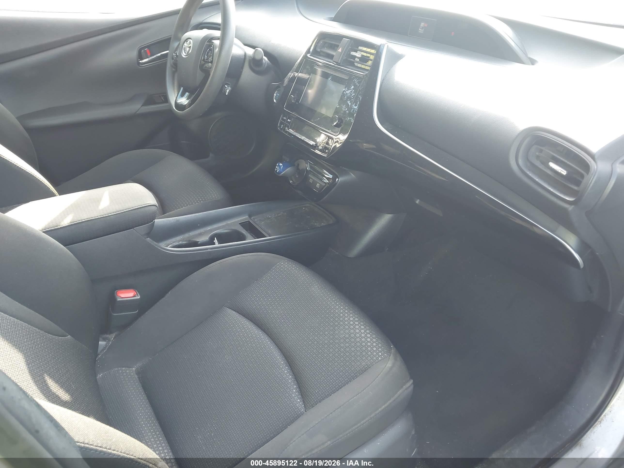 2019 Toyota Prius Le Silver vin: JTDKARFU8K3086390