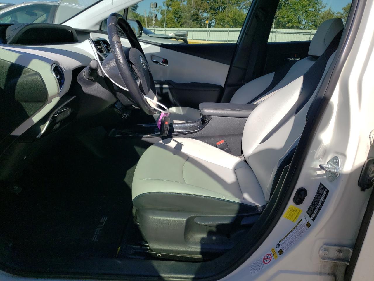 2017 Toyota Prius  White vin: JTDKARFUXH3534718