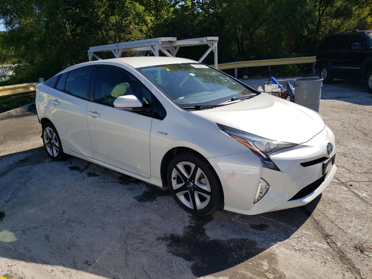 2017 Toyota Prius  White vin: JTDKARFUXH3534718