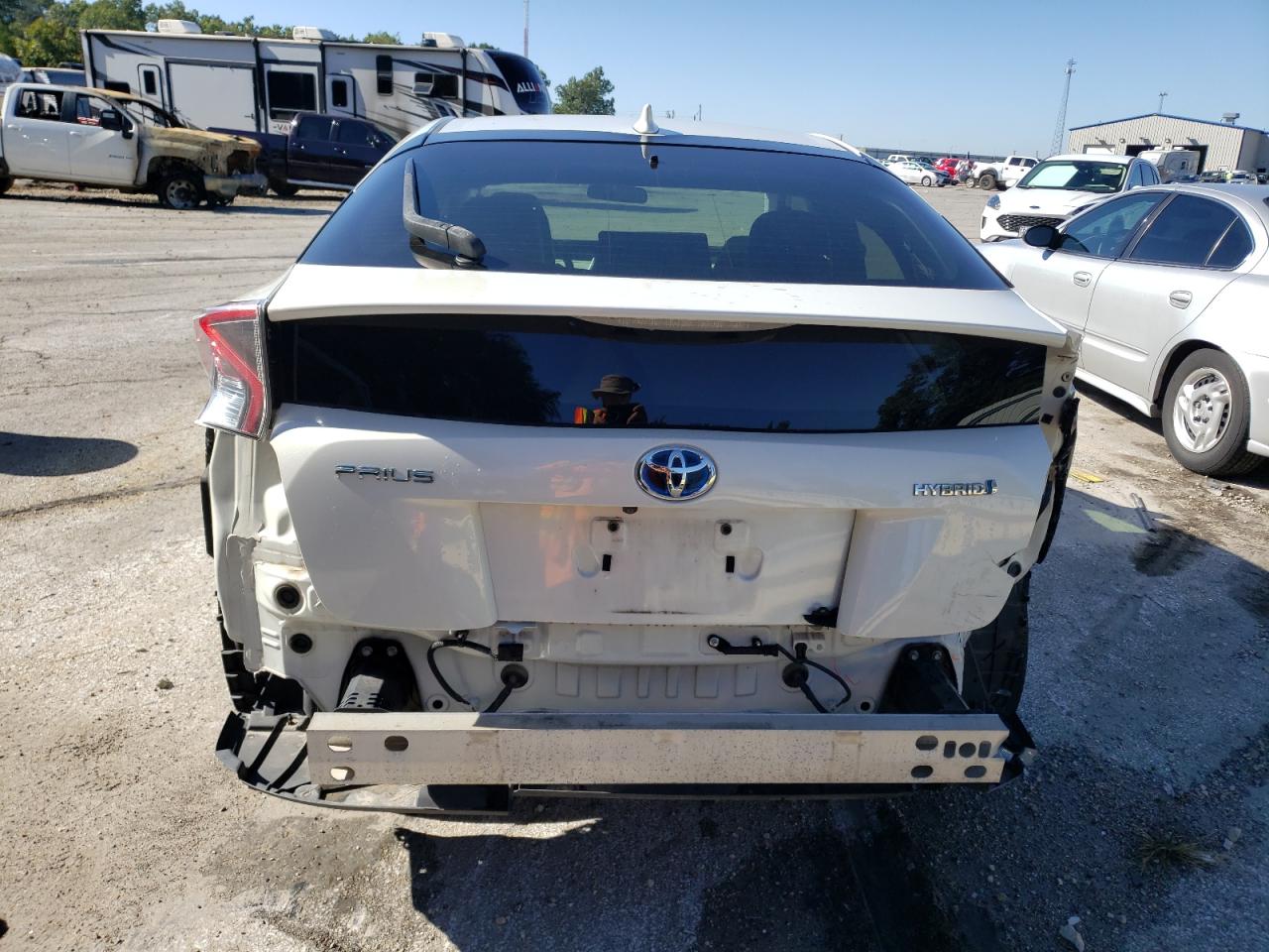 2017 Toyota Prius  White vin: JTDKARFUXH3534718