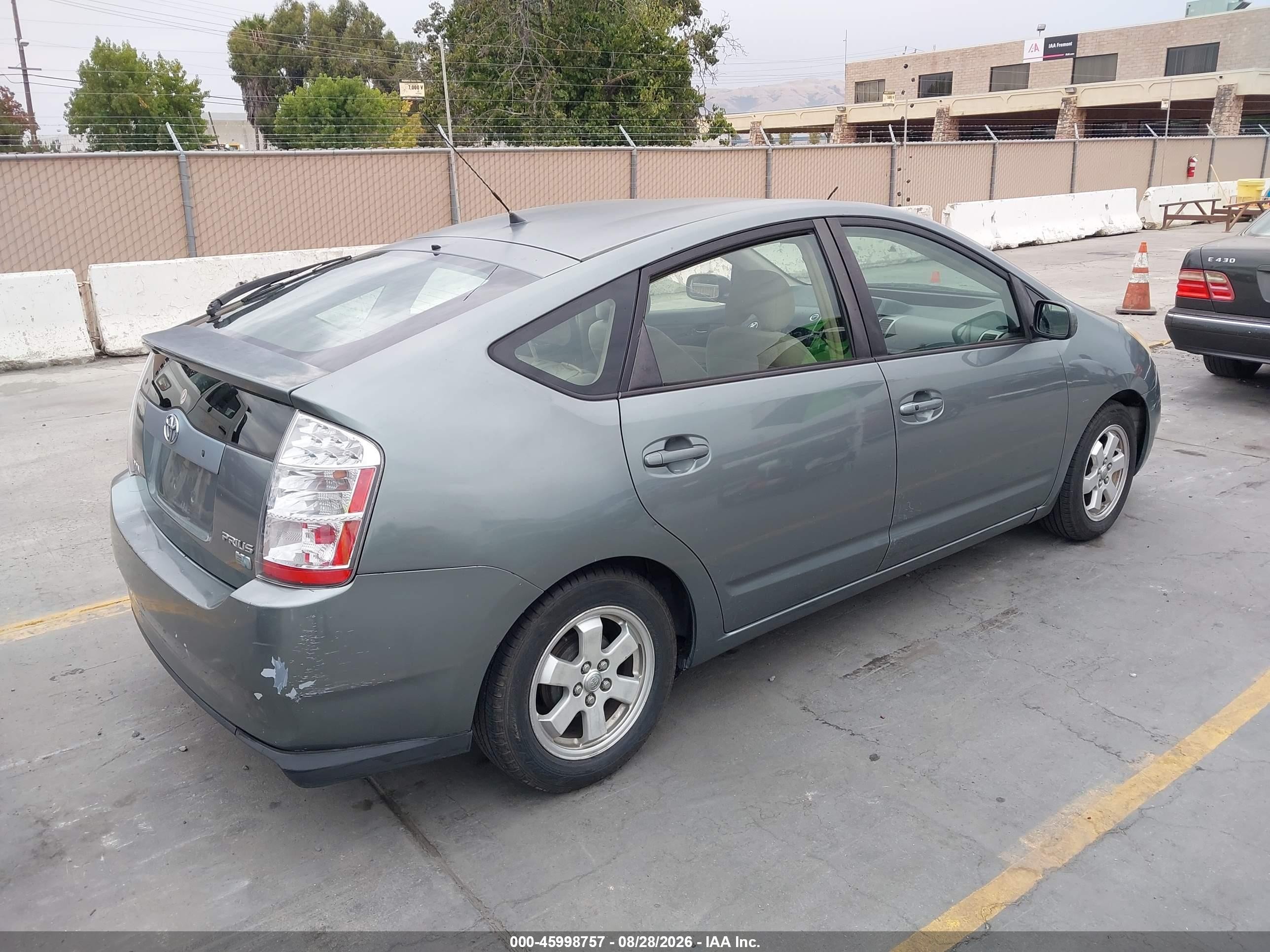2004 Toyota Prius   Gray vin: JTDKB20U040017033