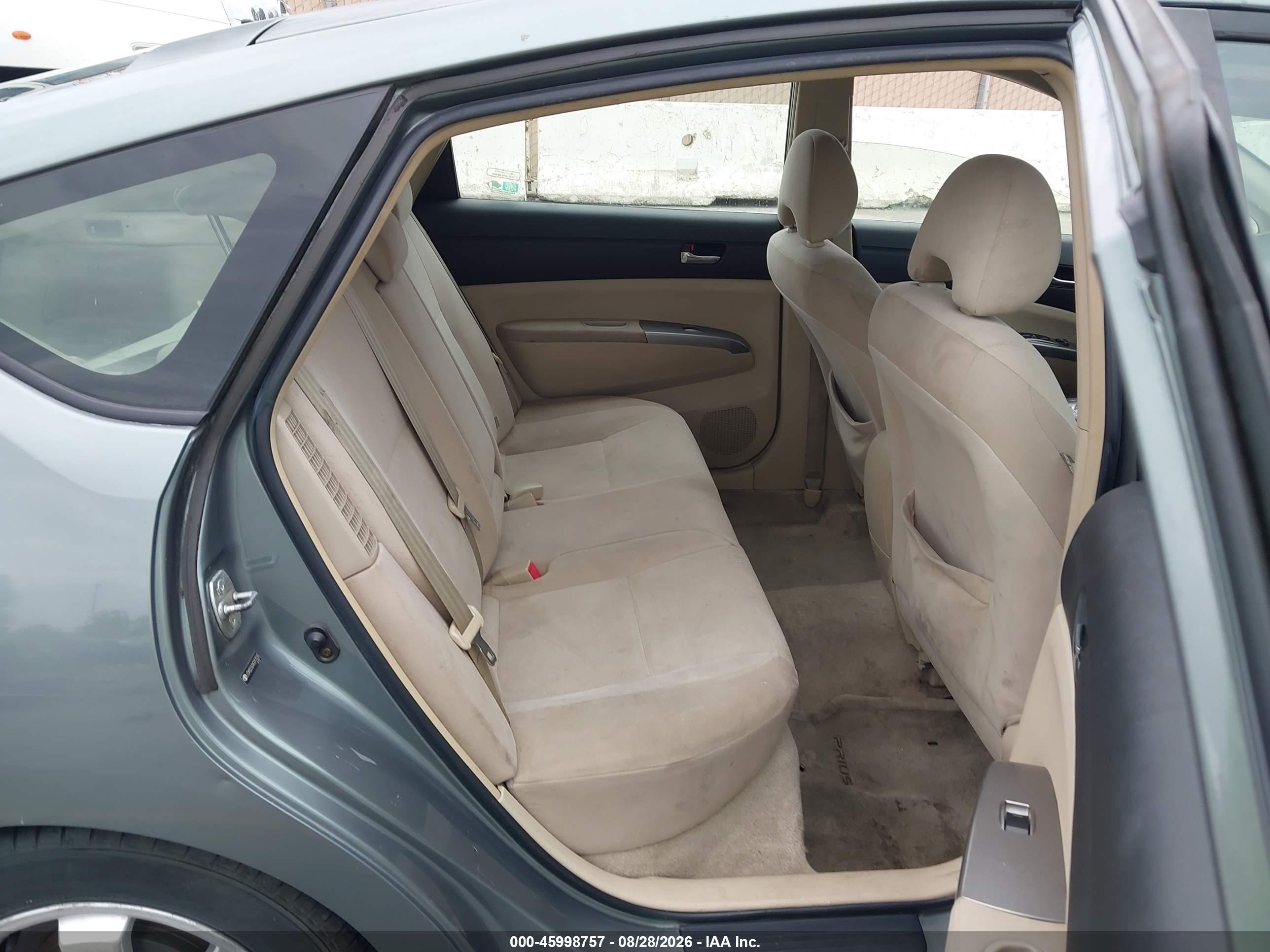 2004 Toyota Prius   Gray vin: JTDKB20U040017033