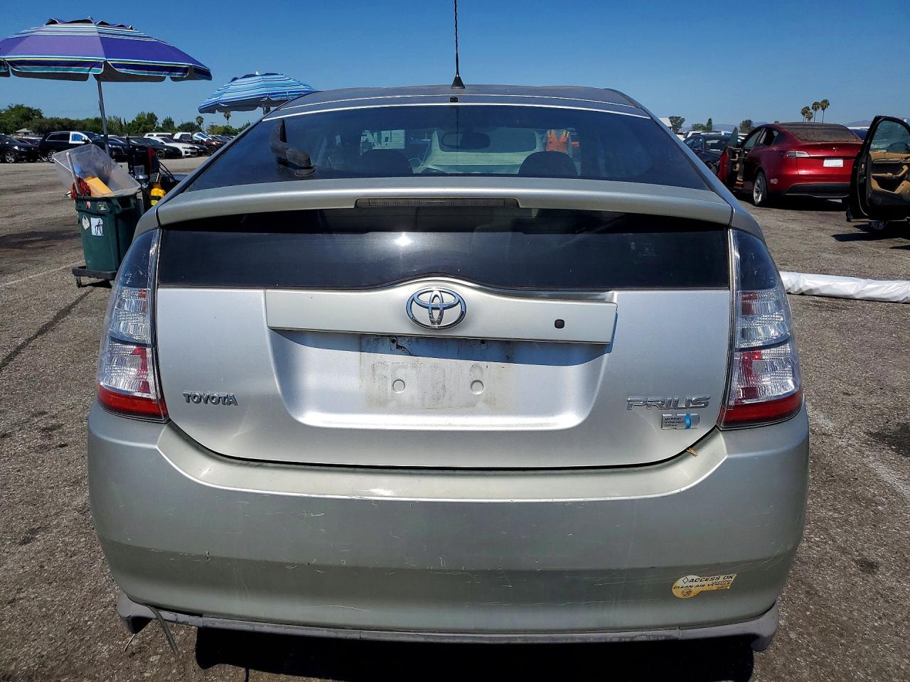 2004 Toyota Prius Base Silver vin: JTDKB20U040024032