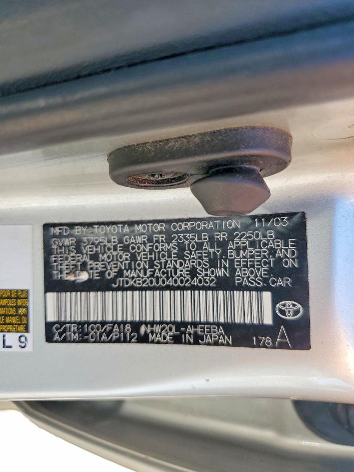 2004 Toyota Prius Base Silver vin: JTDKB20U040024032