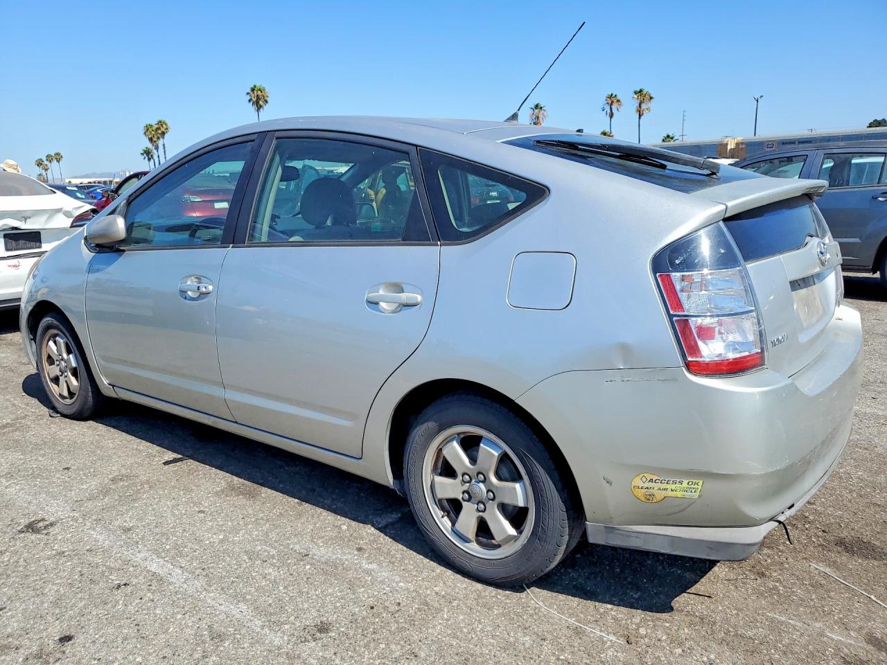 2004 Toyota Prius Base Silver vin: JTDKB20U040024032