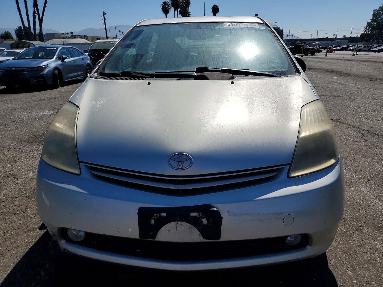 2004 Toyota Prius Base Silver vin: JTDKB20U040024032