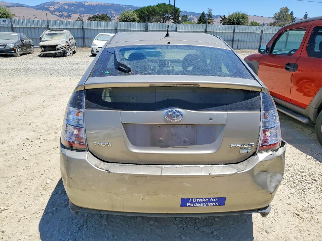 2004 Toyota Prius Base Gold vin: JTDKB20U040030252