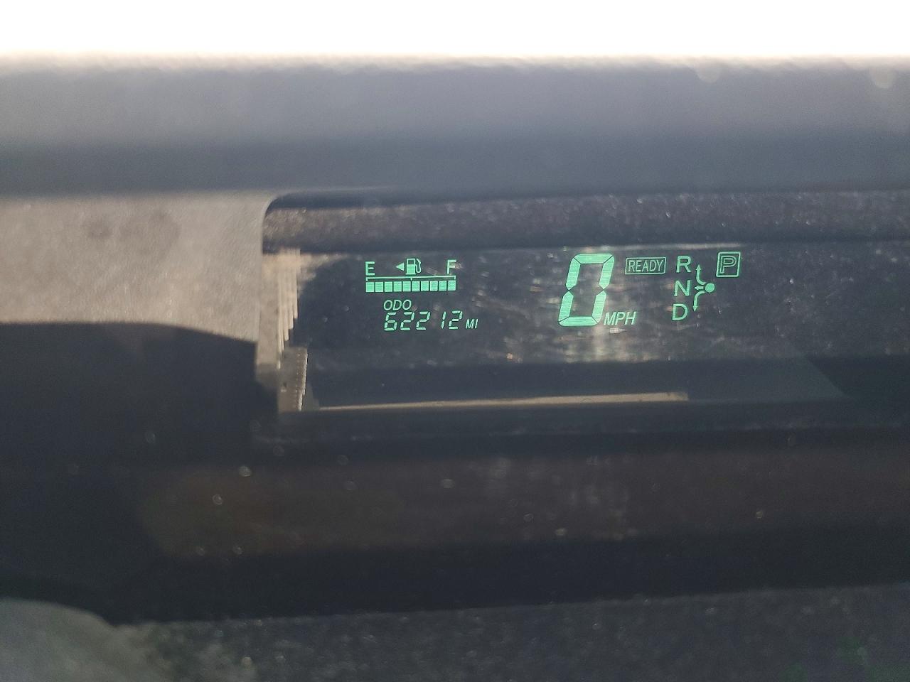 2004 Toyota Prius Base Gold vin: JTDKB20U040030252