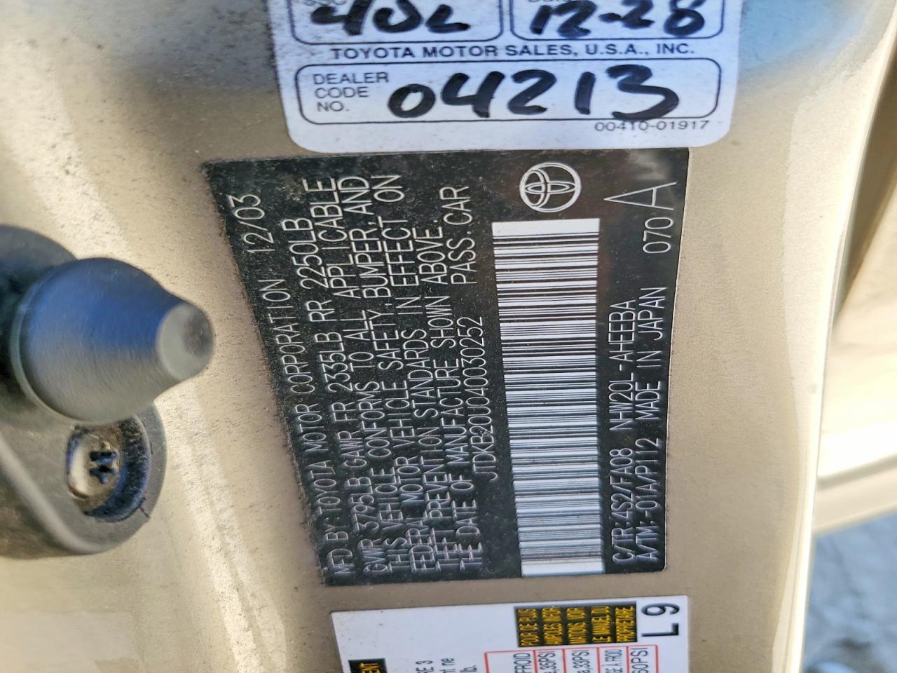 2004 Toyota Prius Base Gold vin: JTDKB20U040030252
