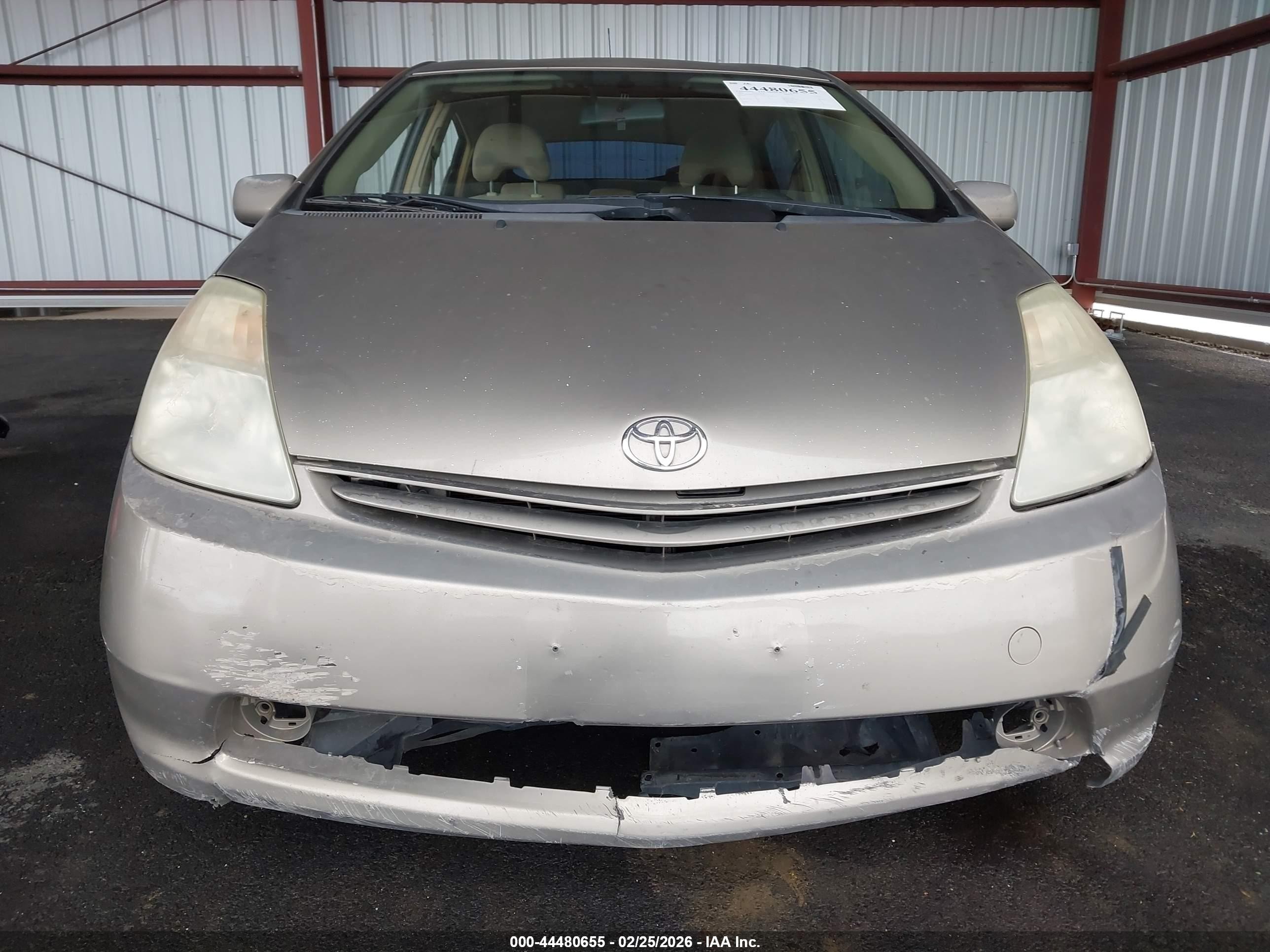 2004 Toyota Prius   Gold vin: JTDKB20U040038822
