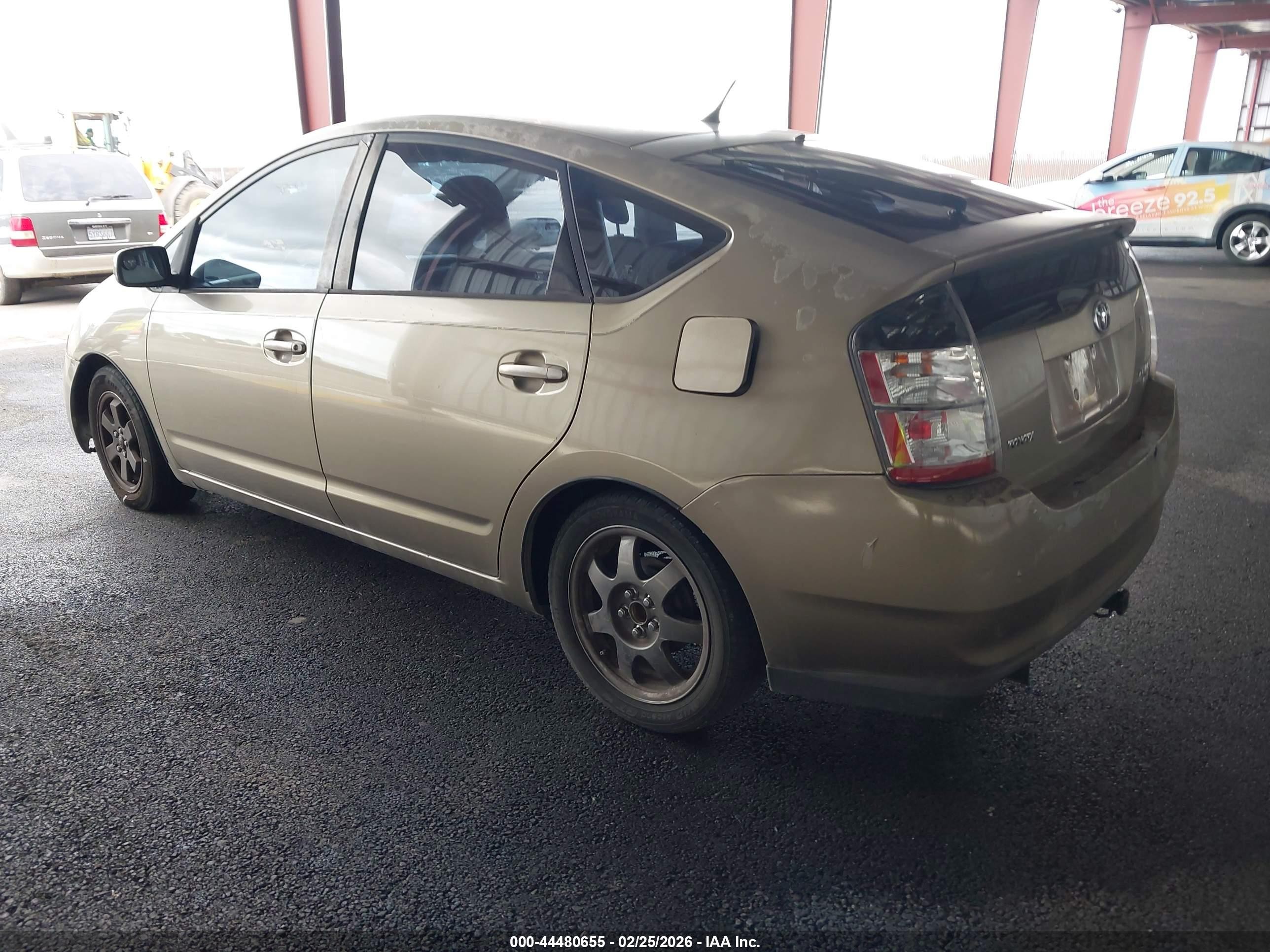 2004 Toyota Prius   Gold vin: JTDKB20U040038822
