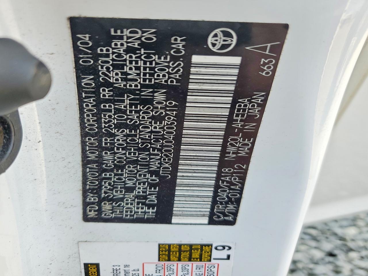 2004 Toyota Prius Base White vin: JTDKB20U040039419