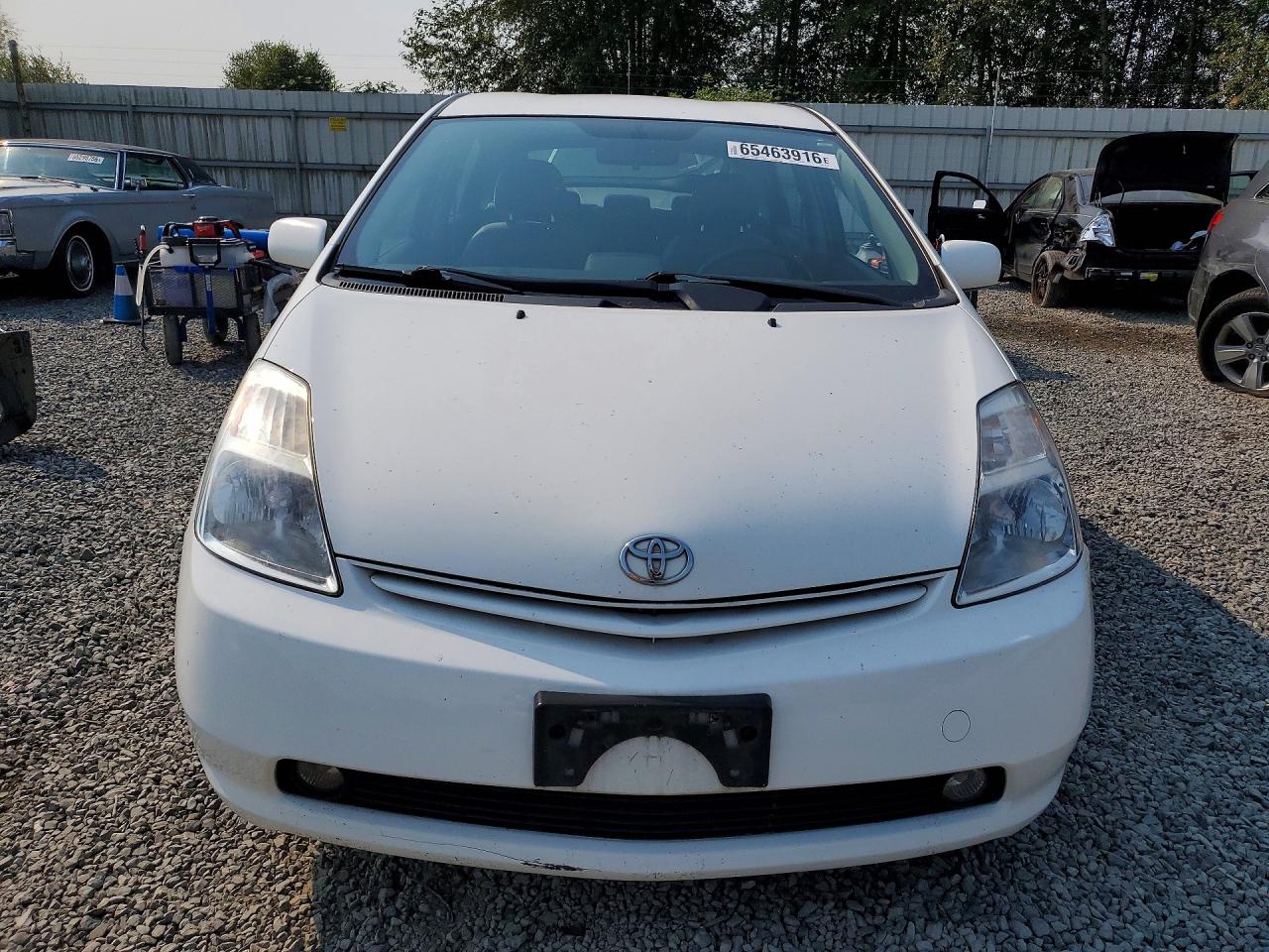 2004 Toyota Prius Base White vin: JTDKB20U040039419