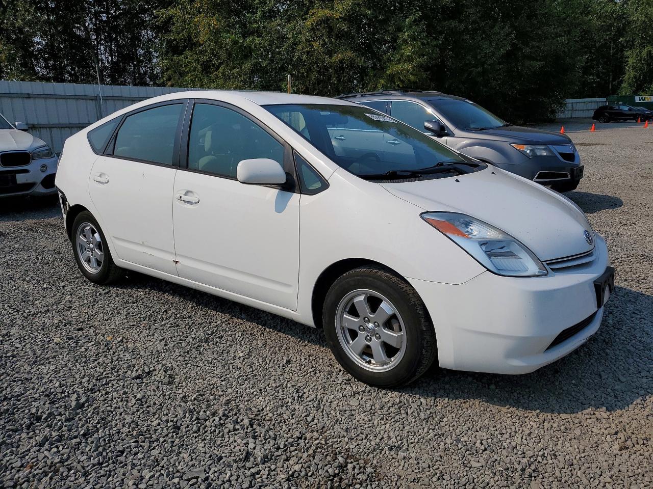 2004 Toyota Prius Base White vin: JTDKB20U040039419