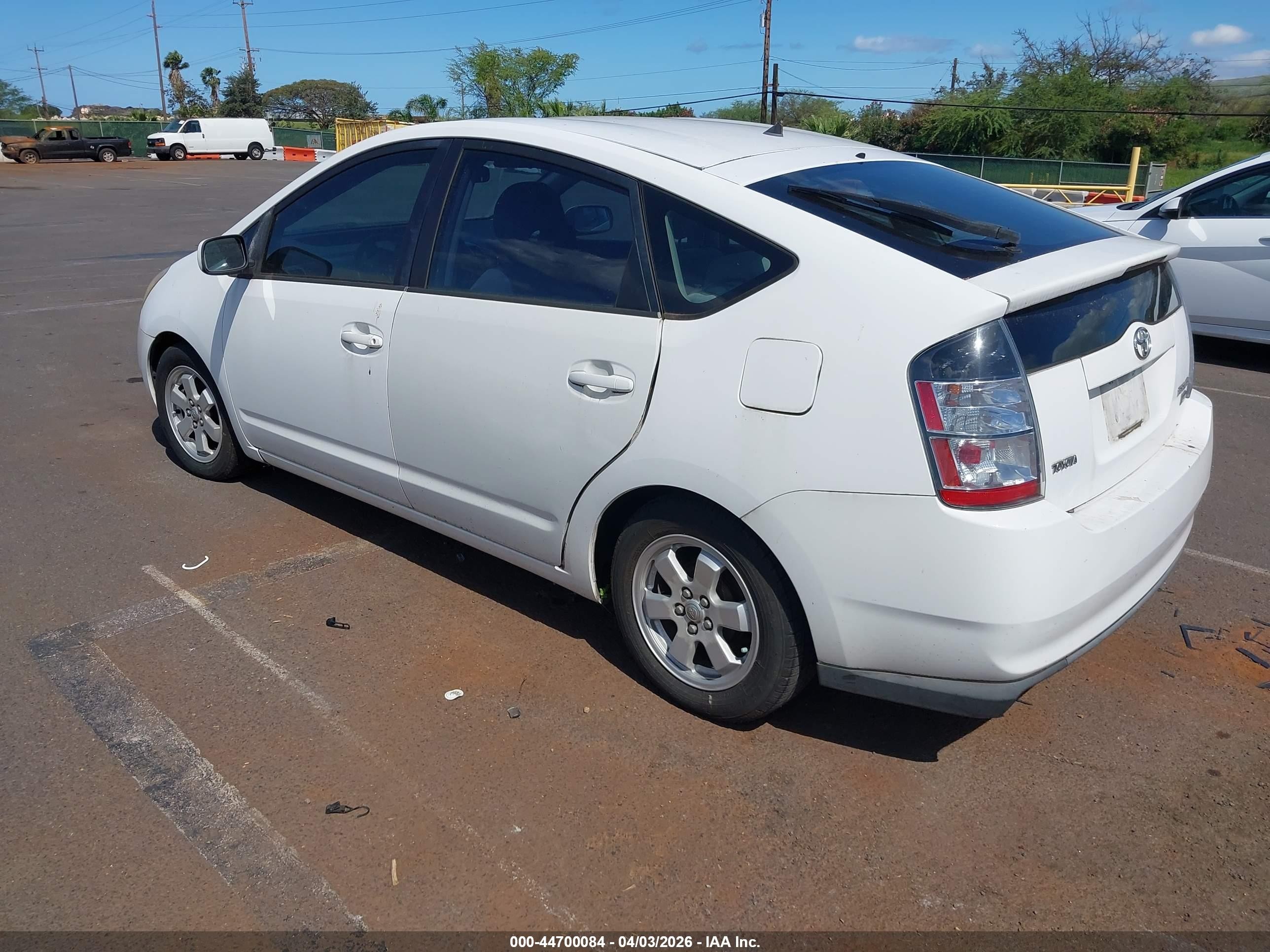 2004 Toyota Prius   White vin: JTDKB20U040051022