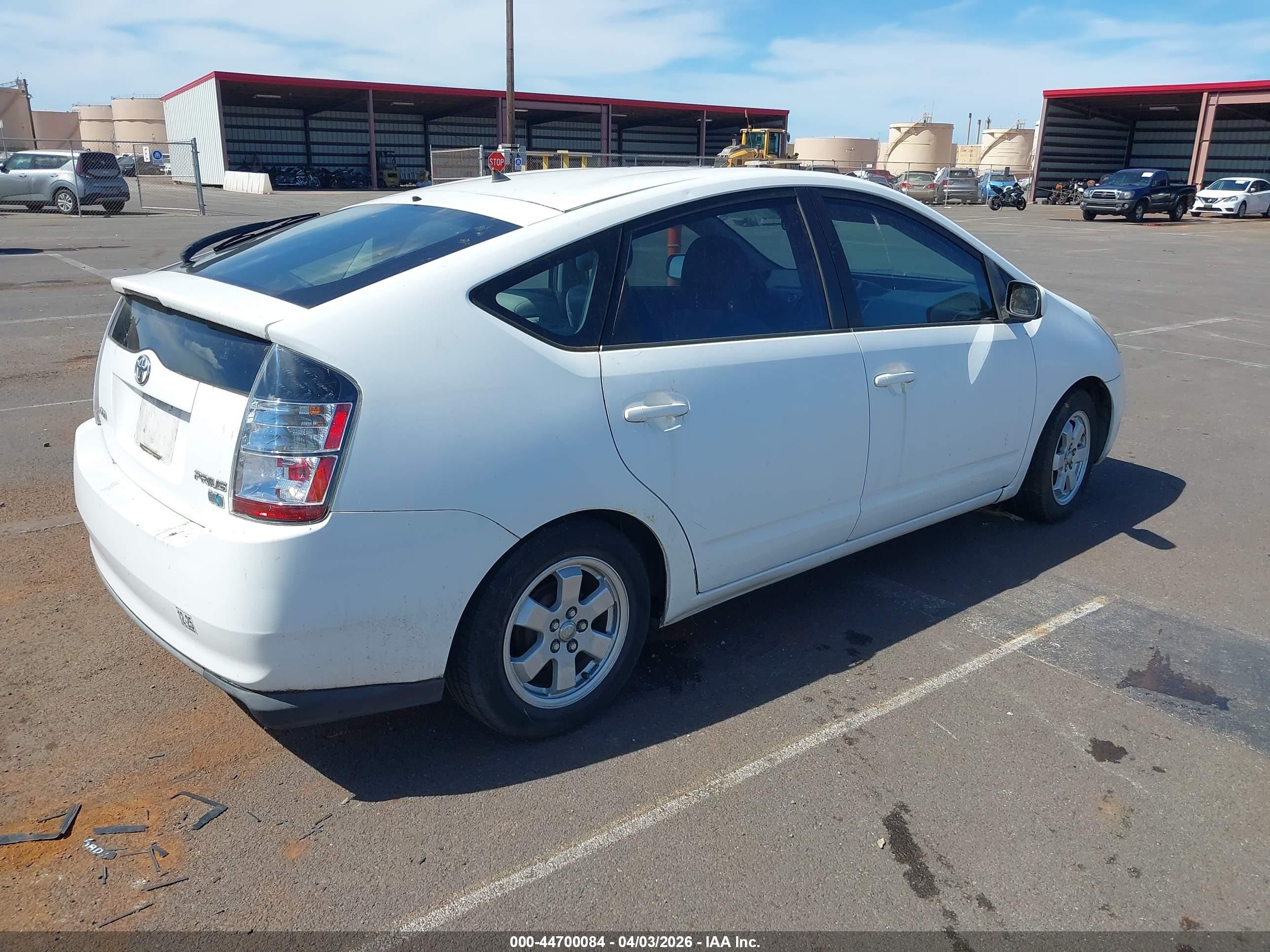 2004 Toyota Prius   White vin: JTDKB20U040051022