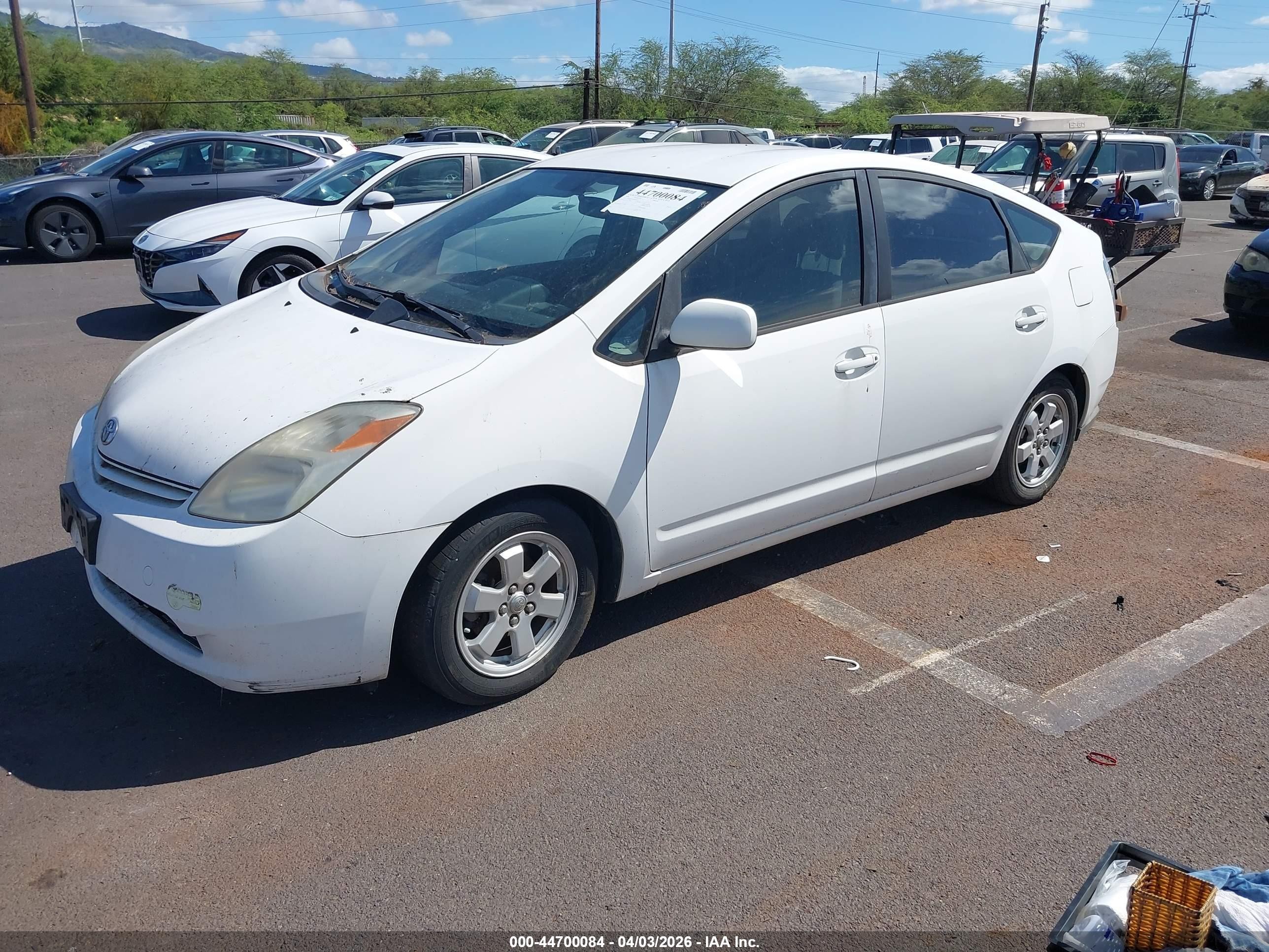 2004 Toyota Prius   White vin: JTDKB20U040051022