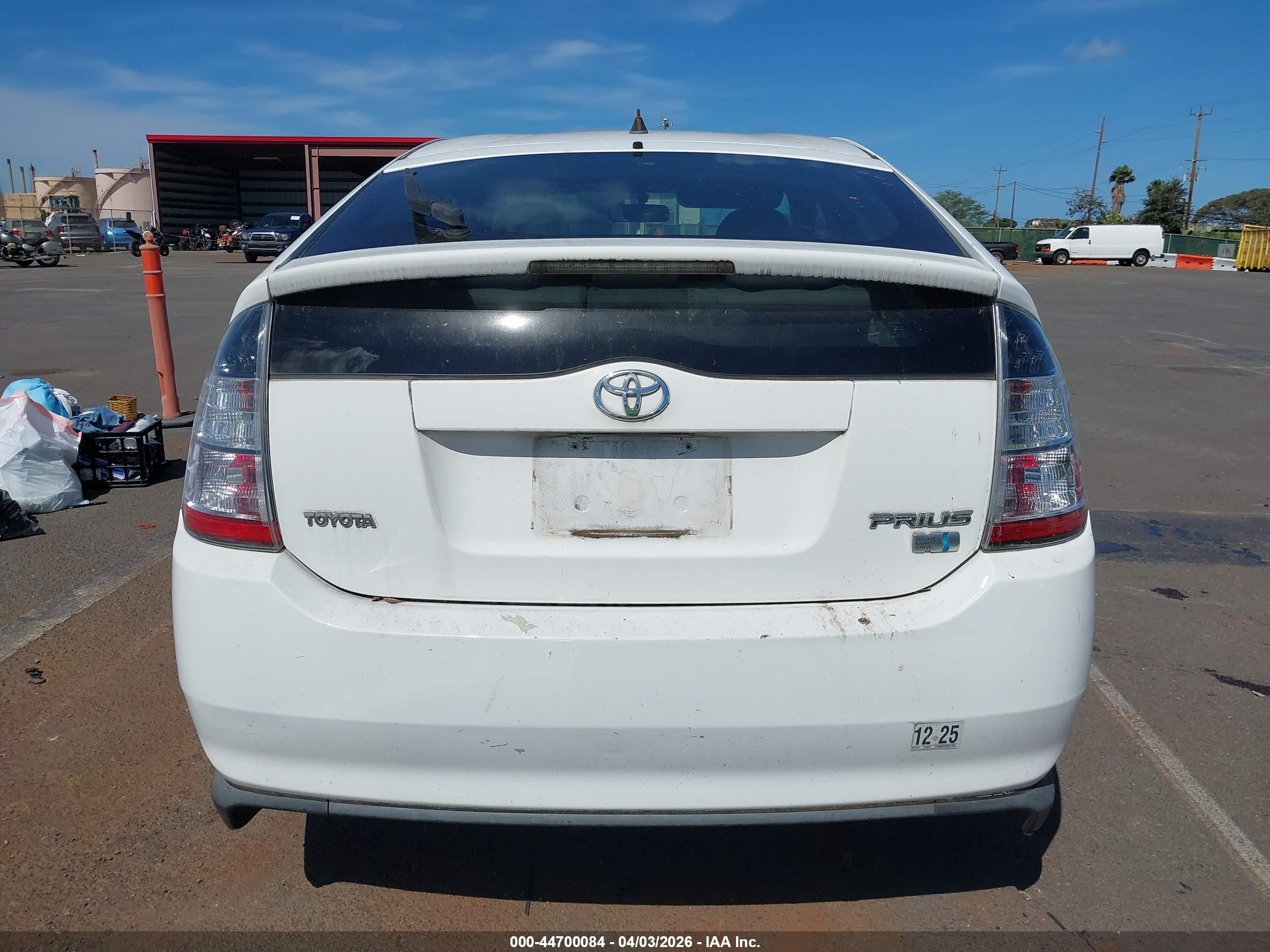 2004 Toyota Prius   White vin: JTDKB20U040051022