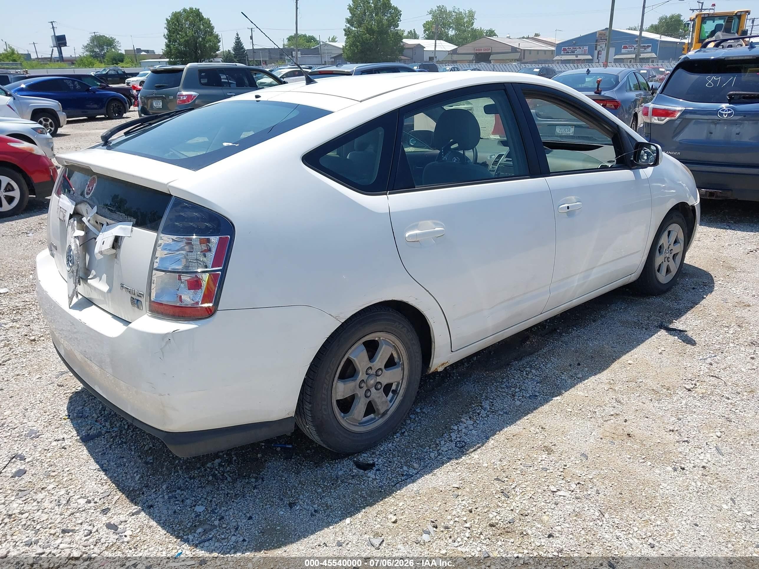 2004 Toyota Prius   White vin: JTDKB20U040112983