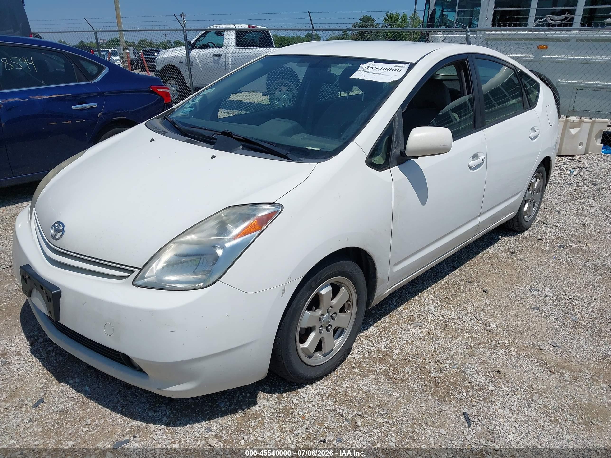 2004 Toyota Prius   White vin: JTDKB20U040112983