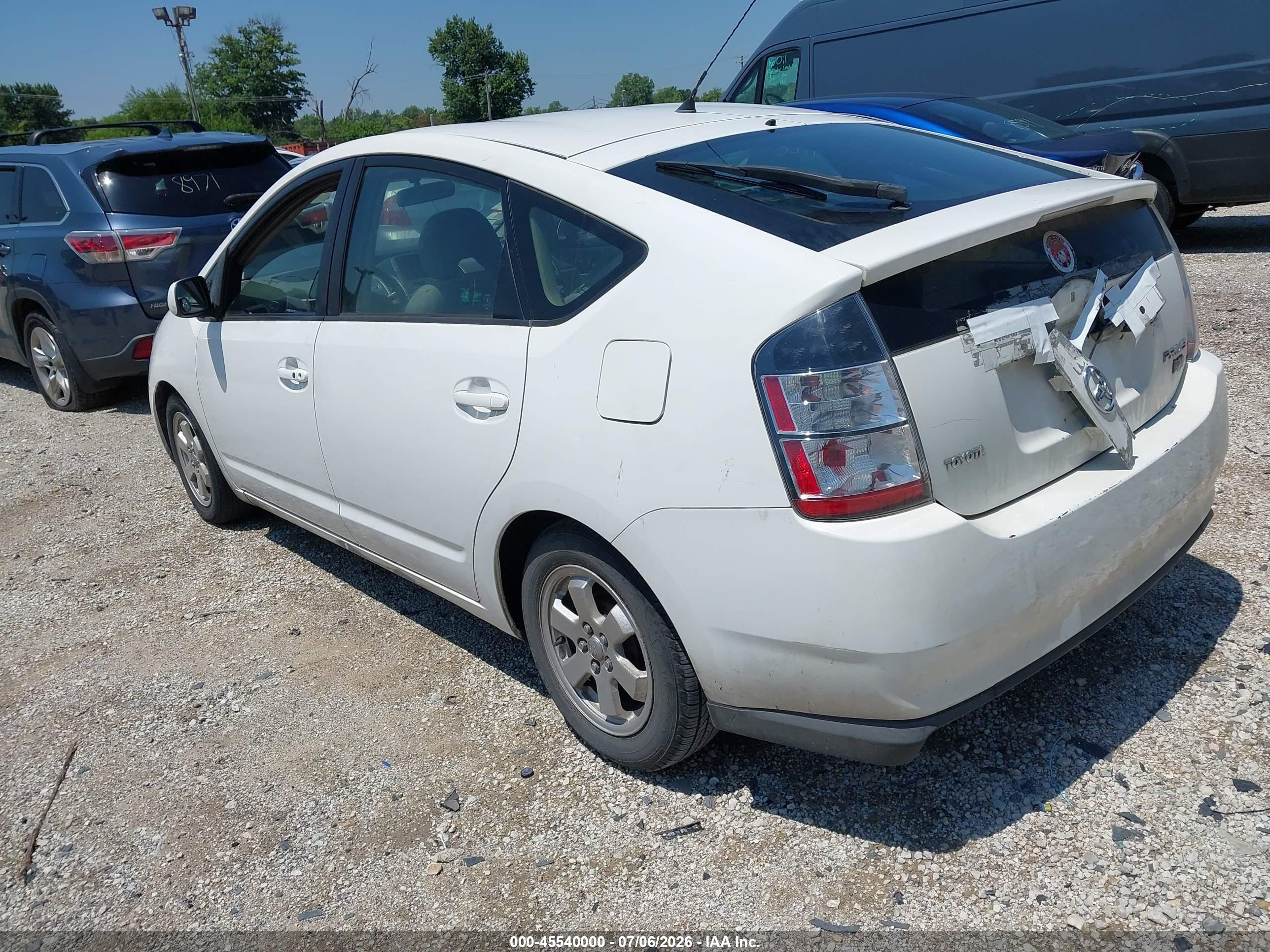 2004 Toyota Prius   White vin: JTDKB20U040112983