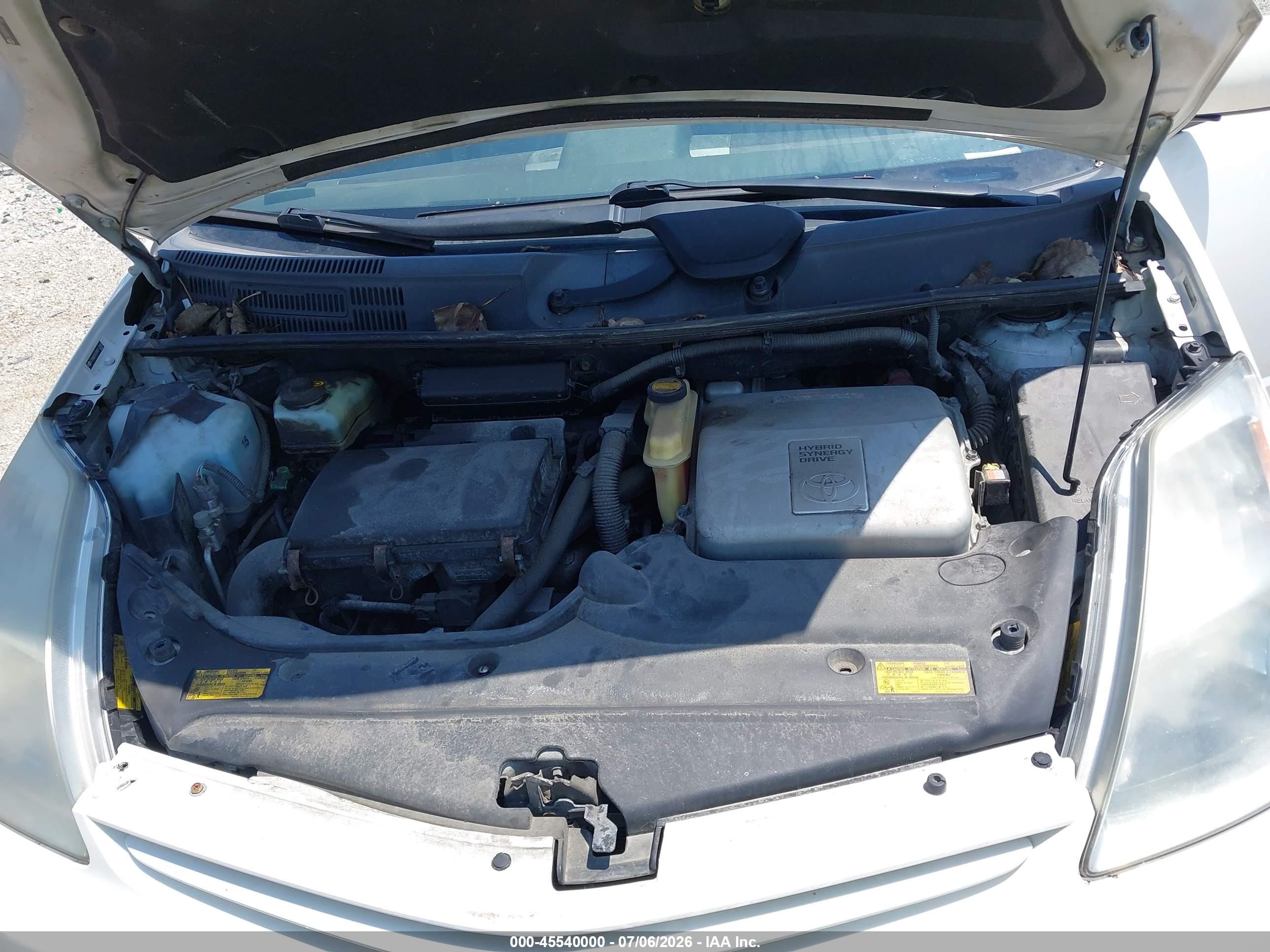 2004 Toyota Prius   White vin: JTDKB20U040112983