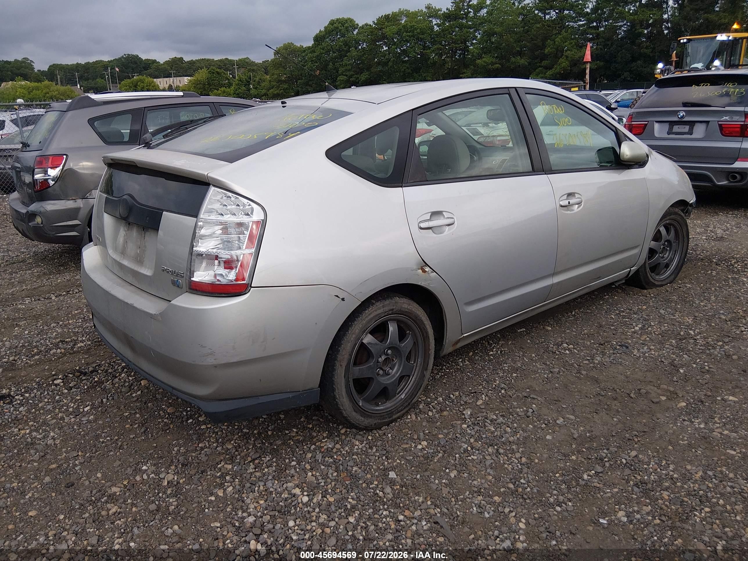 2005 Toyota Prius   Silver vin: JTDKB20U050117800