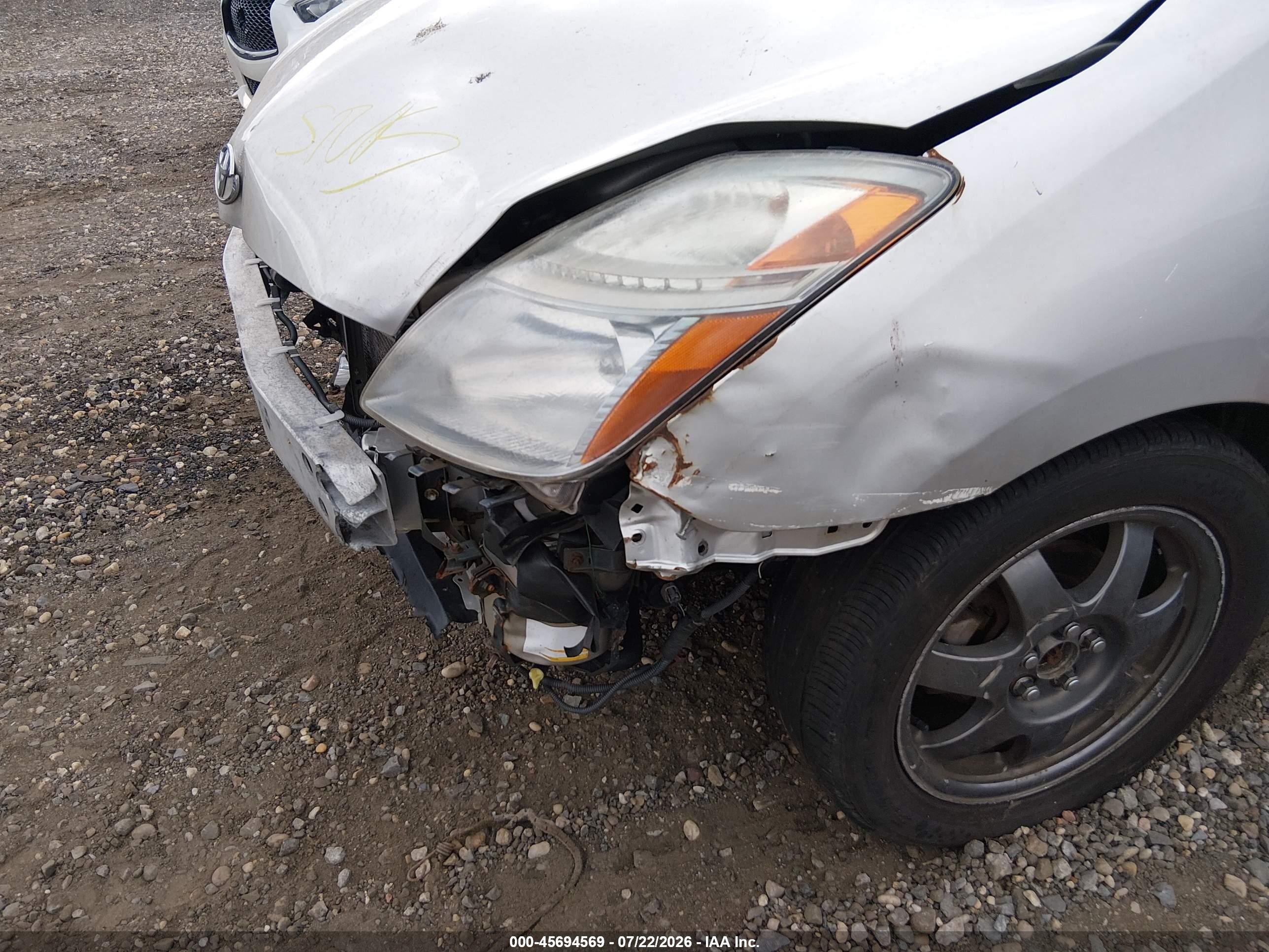 2005 Toyota Prius   Silver vin: JTDKB20U050117800