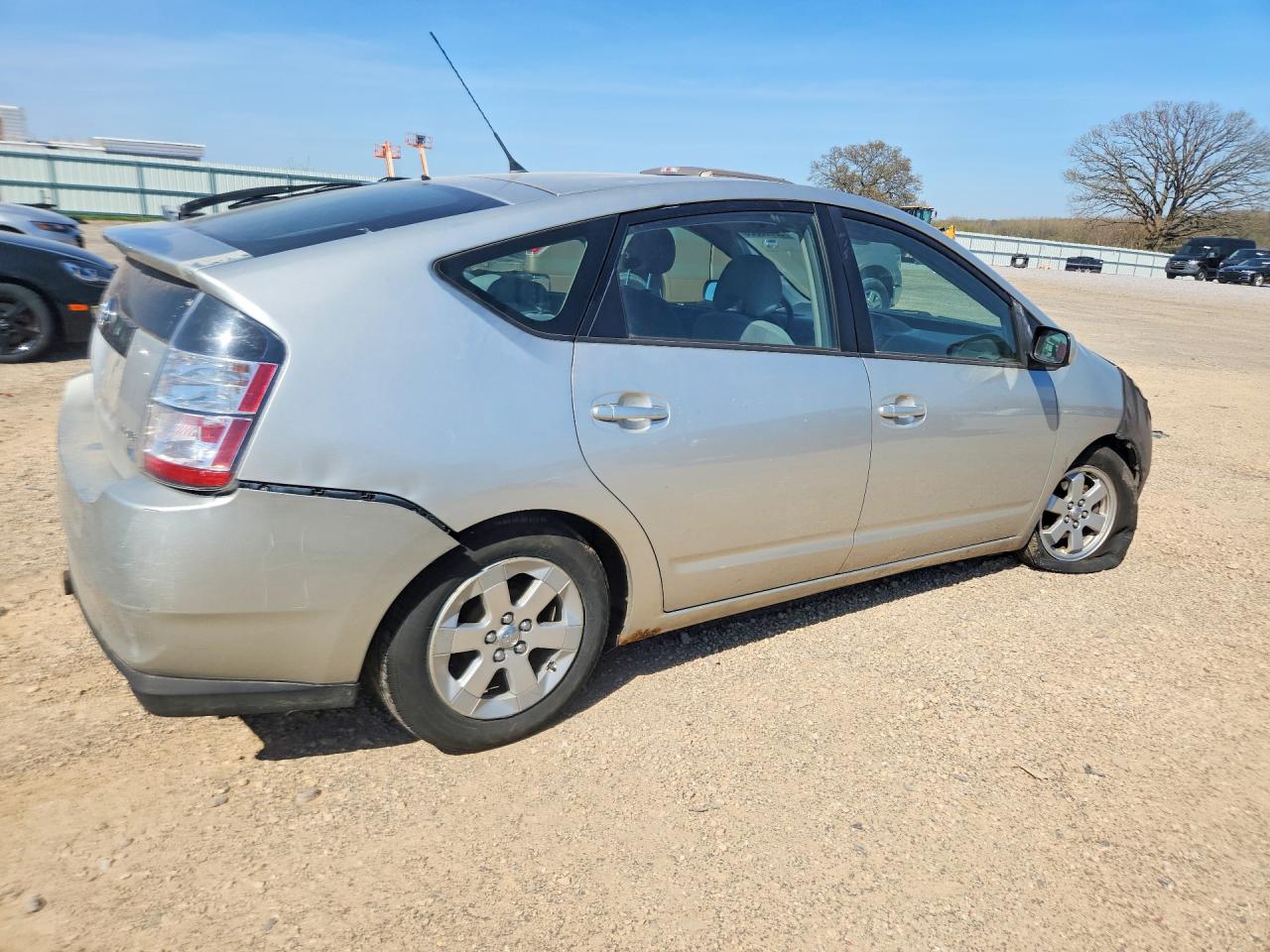 2005 Toyota Prius Base Silver vin: JTDKB20U053045270