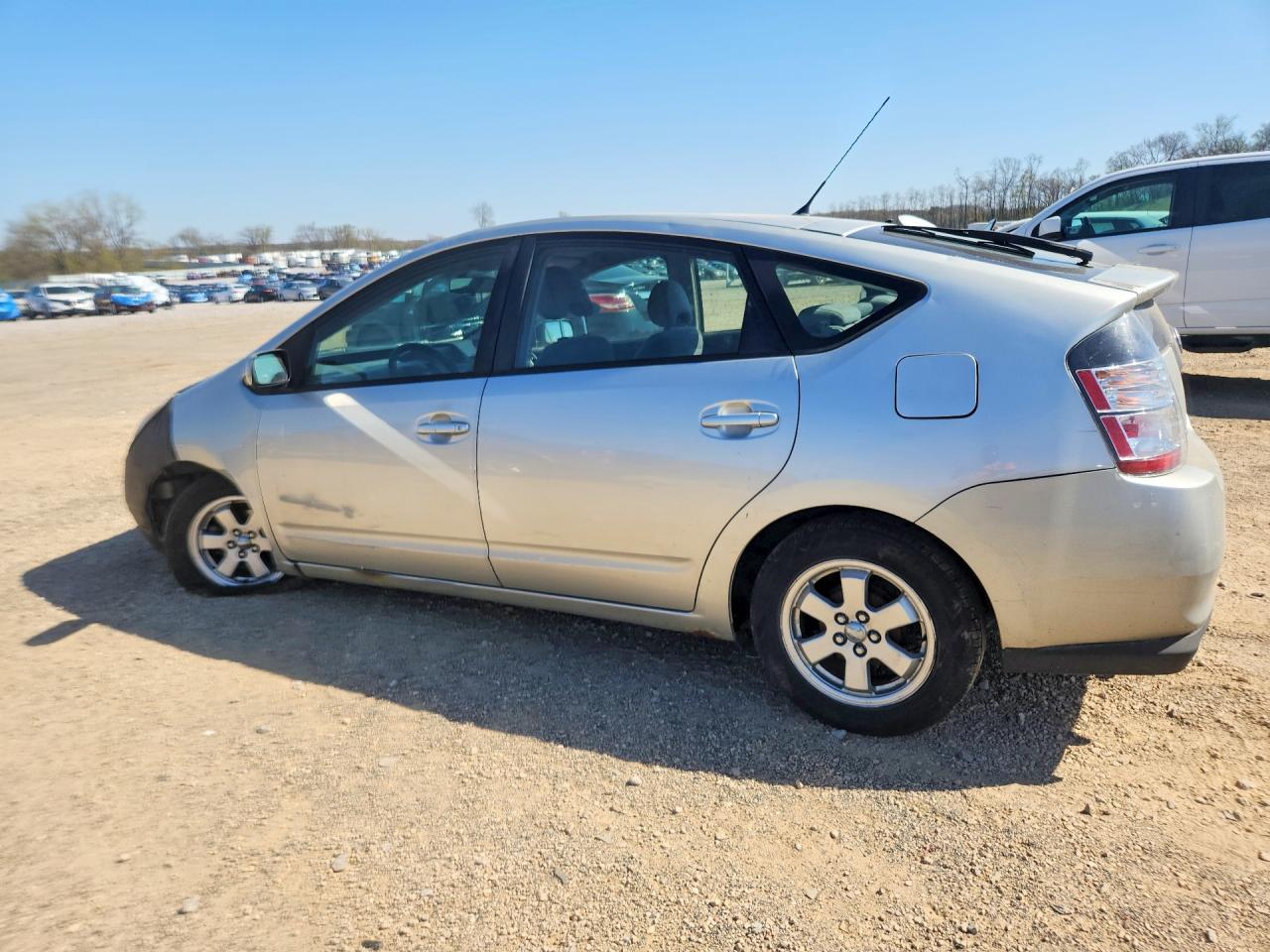 2005 Toyota Prius Base Silver vin: JTDKB20U053045270
