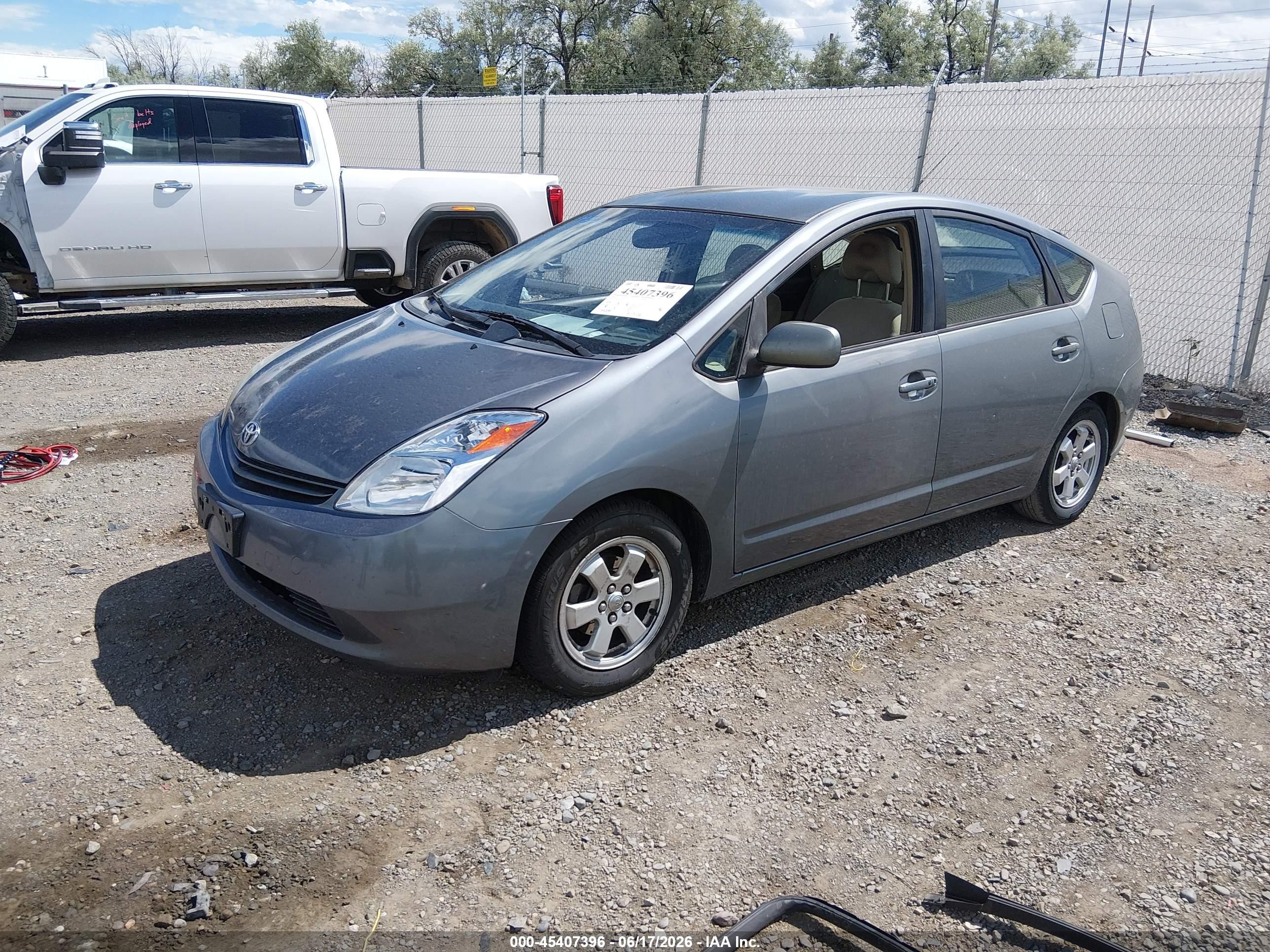 2005 Toyota Prius   Gray vin: JTDKB20U053073425