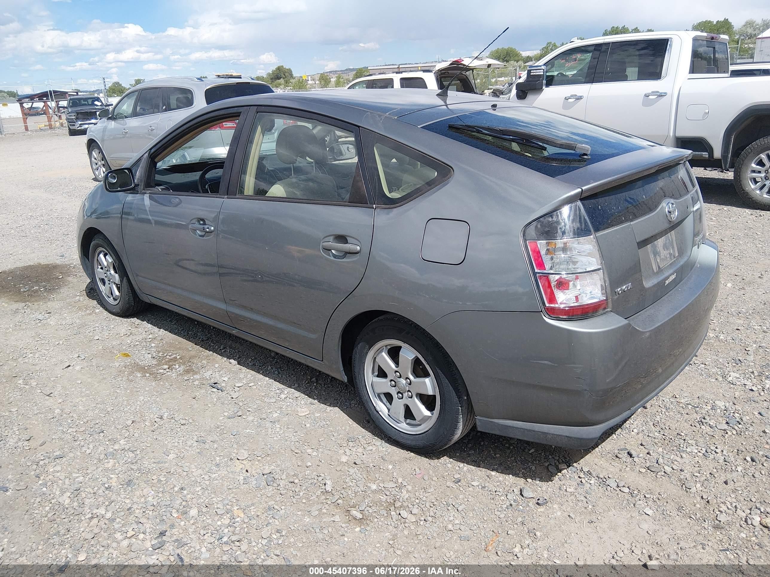 2005 Toyota Prius   Gray vin: JTDKB20U053073425