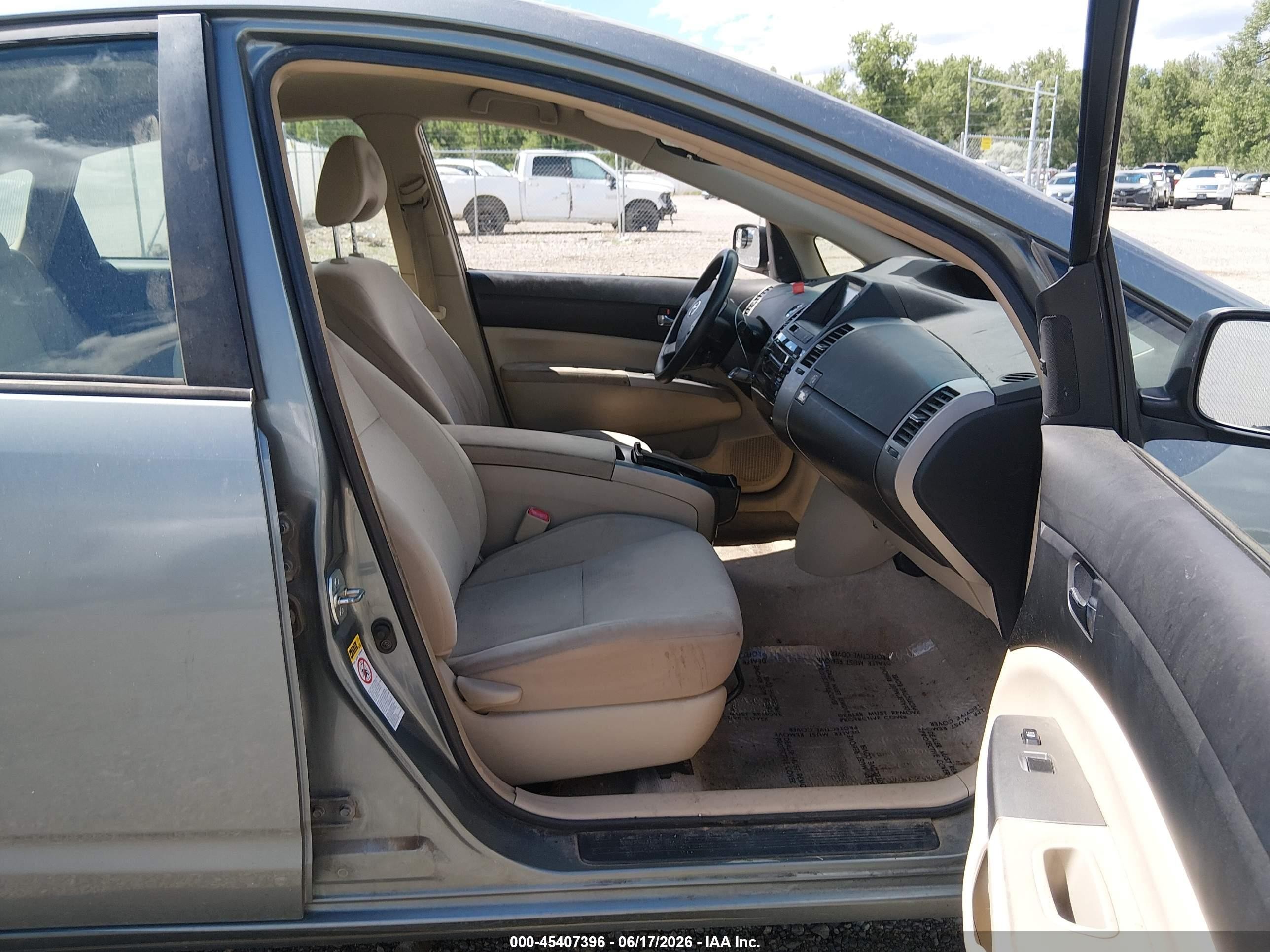2005 Toyota Prius   Gray vin: JTDKB20U053073425