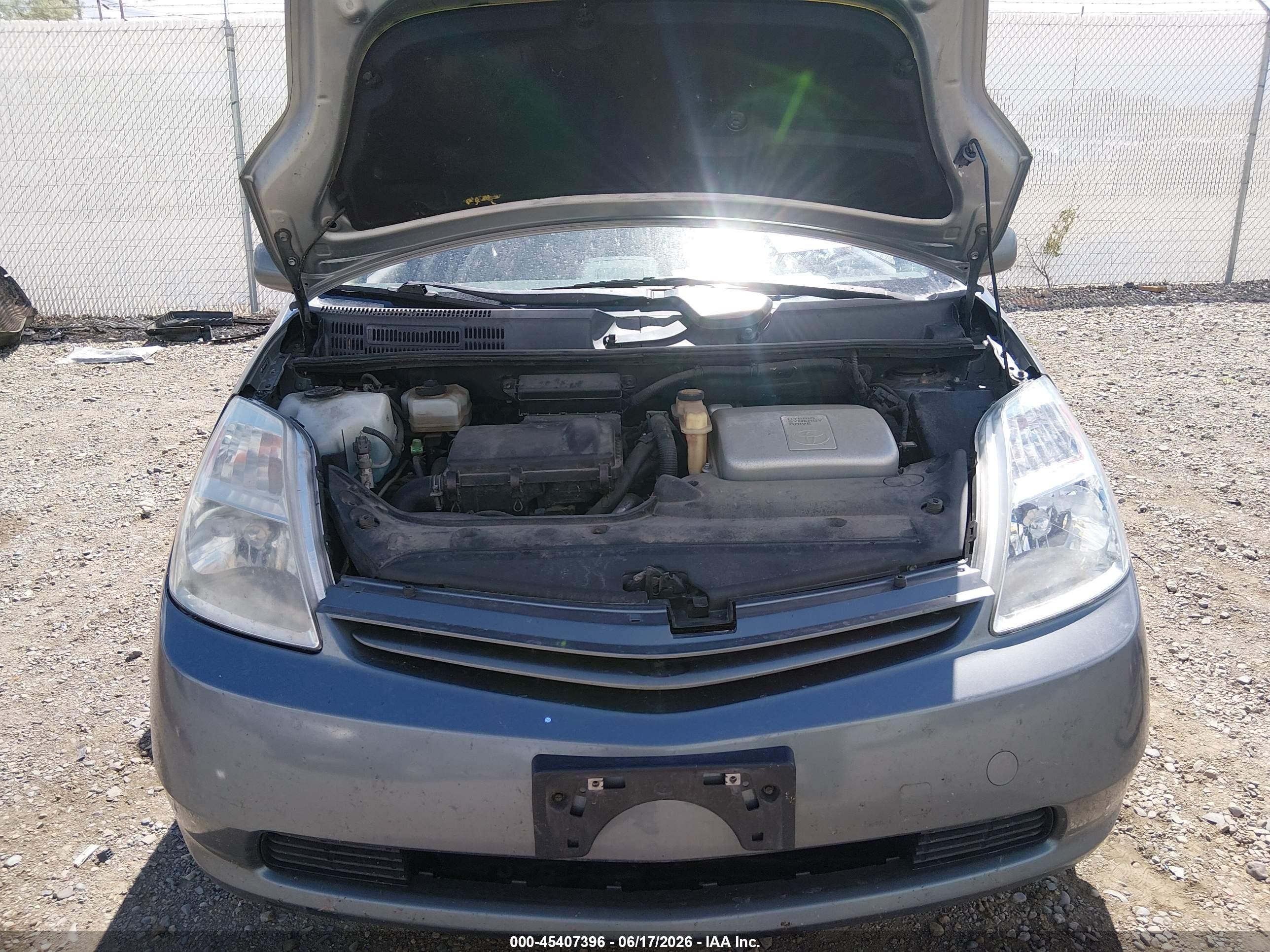 2005 Toyota Prius   Gray vin: JTDKB20U053073425