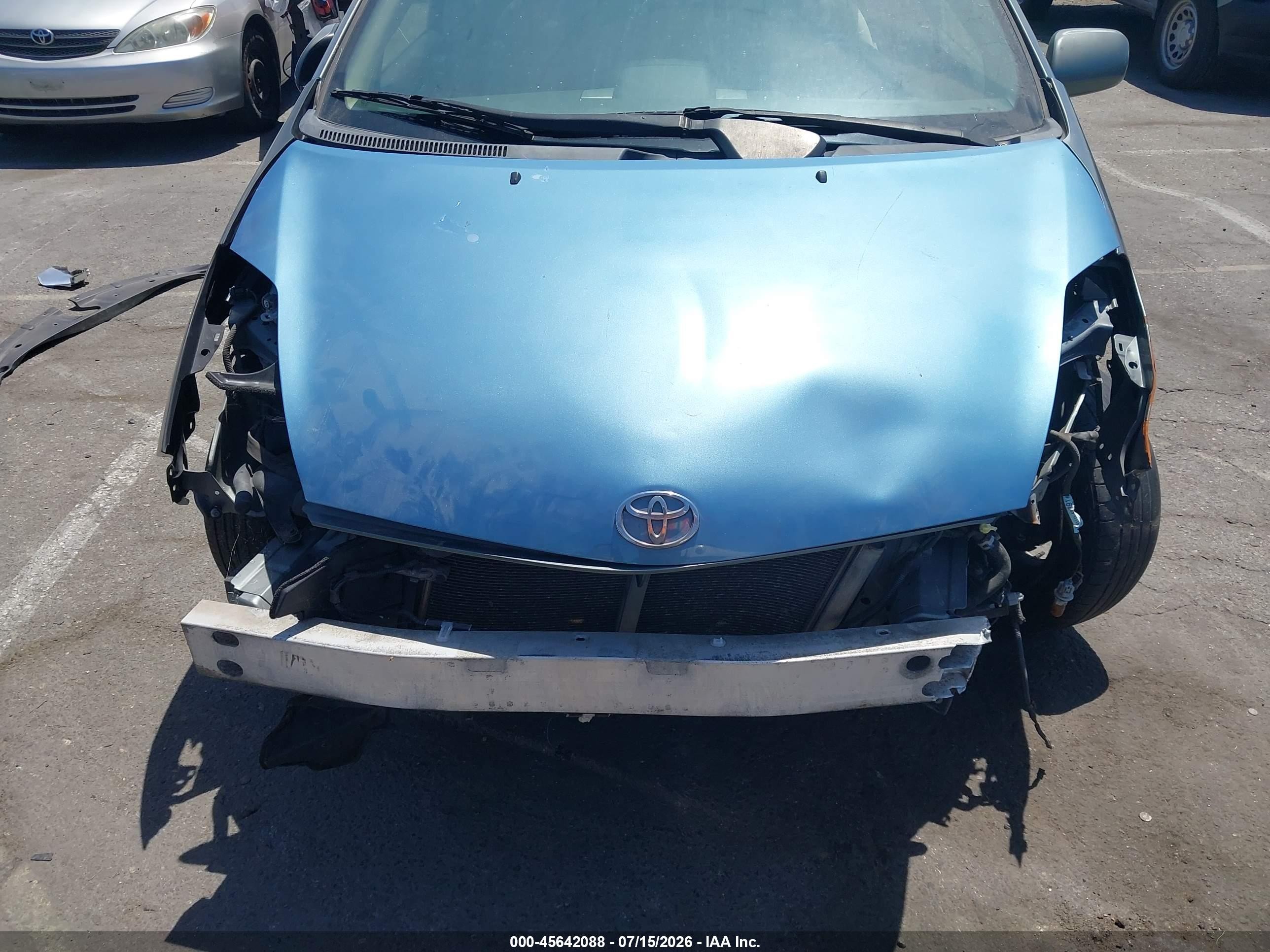 2005 Toyota Prius   Light Blue vin: JTDKB20U053090371