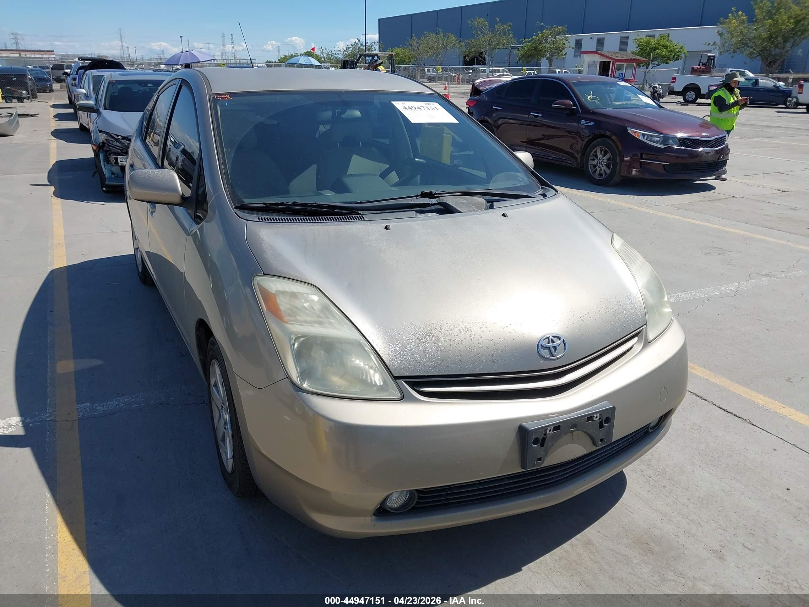 2005 Toyota Prius   Золотой vin: JTDKB20U053092072