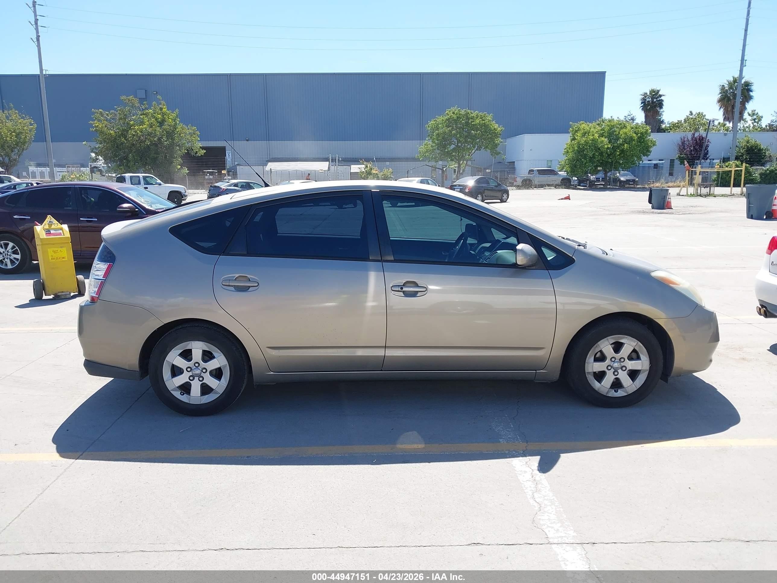 2005 Toyota Prius   Золотой vin: JTDKB20U053092072